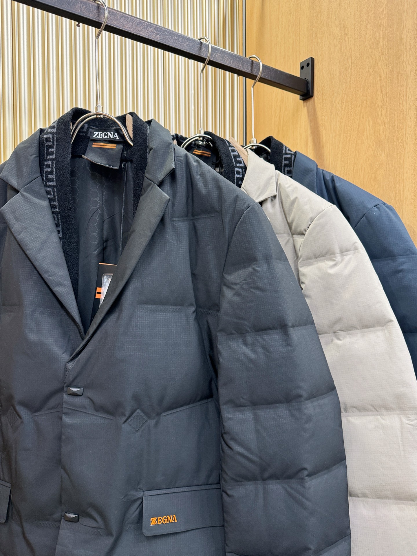 Ermenegildo Zeg*a杰*亚 2025新款羽绒服，衣领可拆，秀场新品，品相非常完美，专柜高科