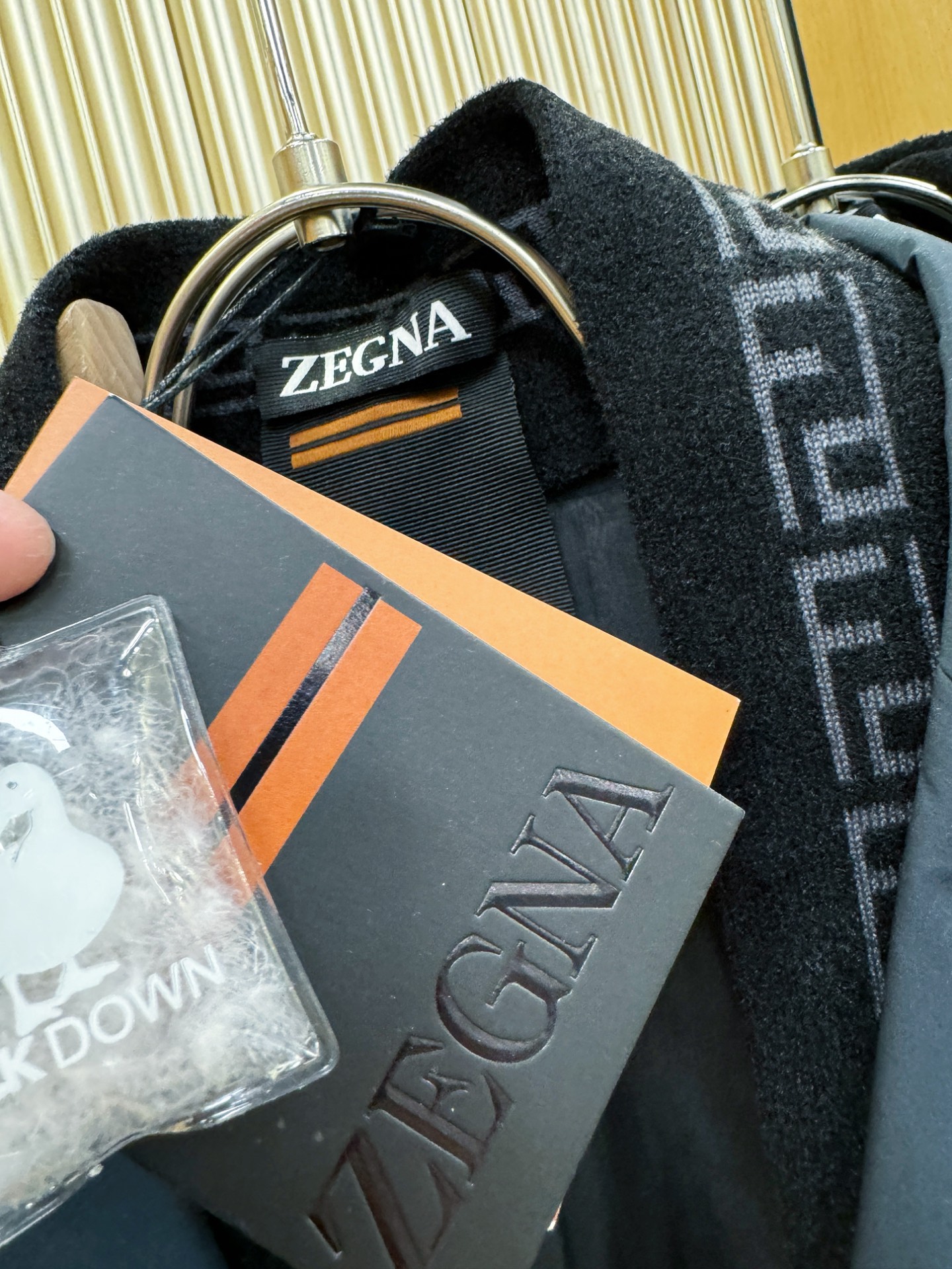 Ermenegildo Zeg*a杰*亚 2025新款羽绒服，衣领可拆，秀场新品，品相非常完美，专柜高科
