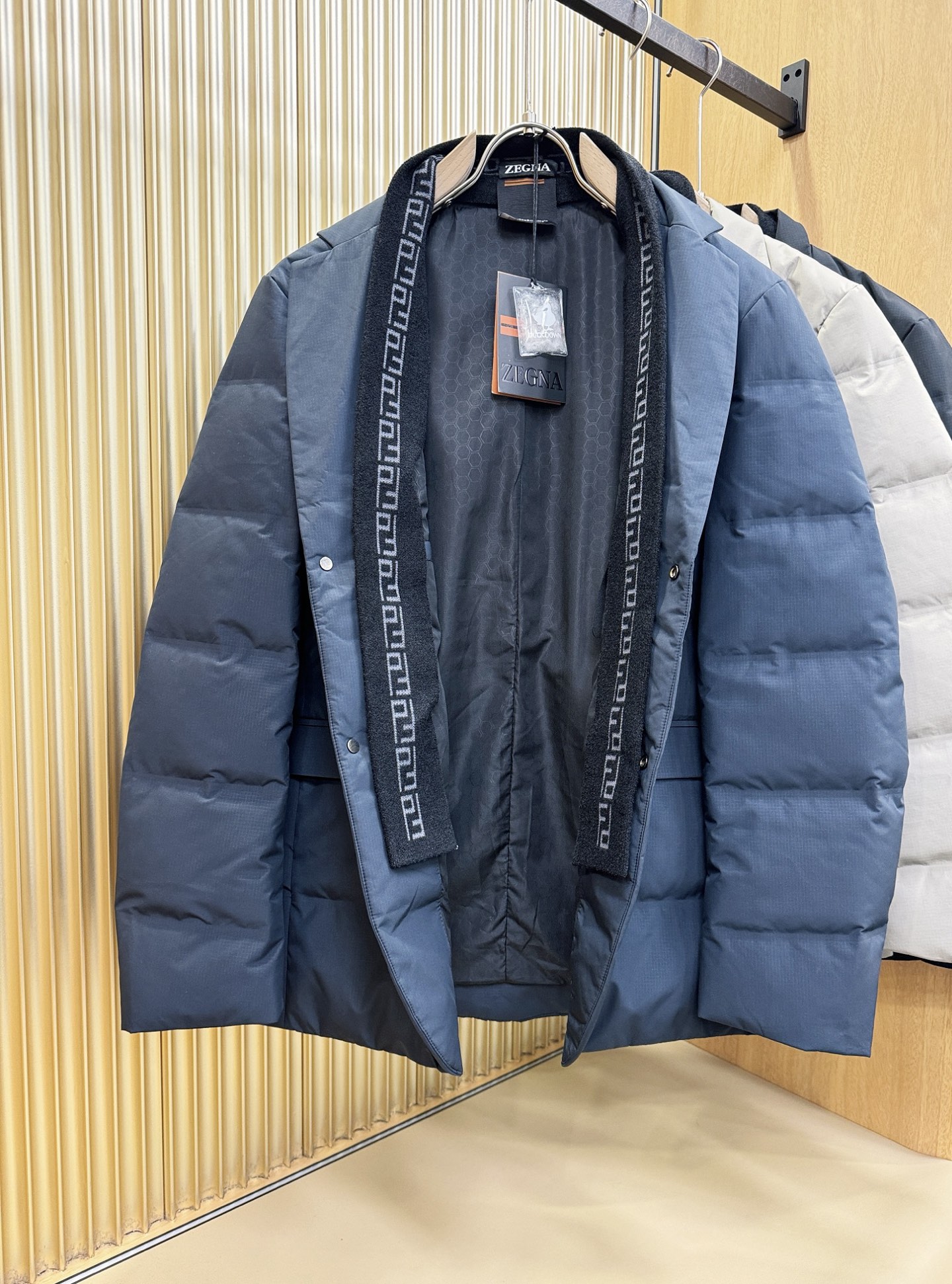 Ermenegildo Zeg*a杰*亚 2025新款羽绒服，衣领可拆，秀场新品，品相非常完美，专柜高科