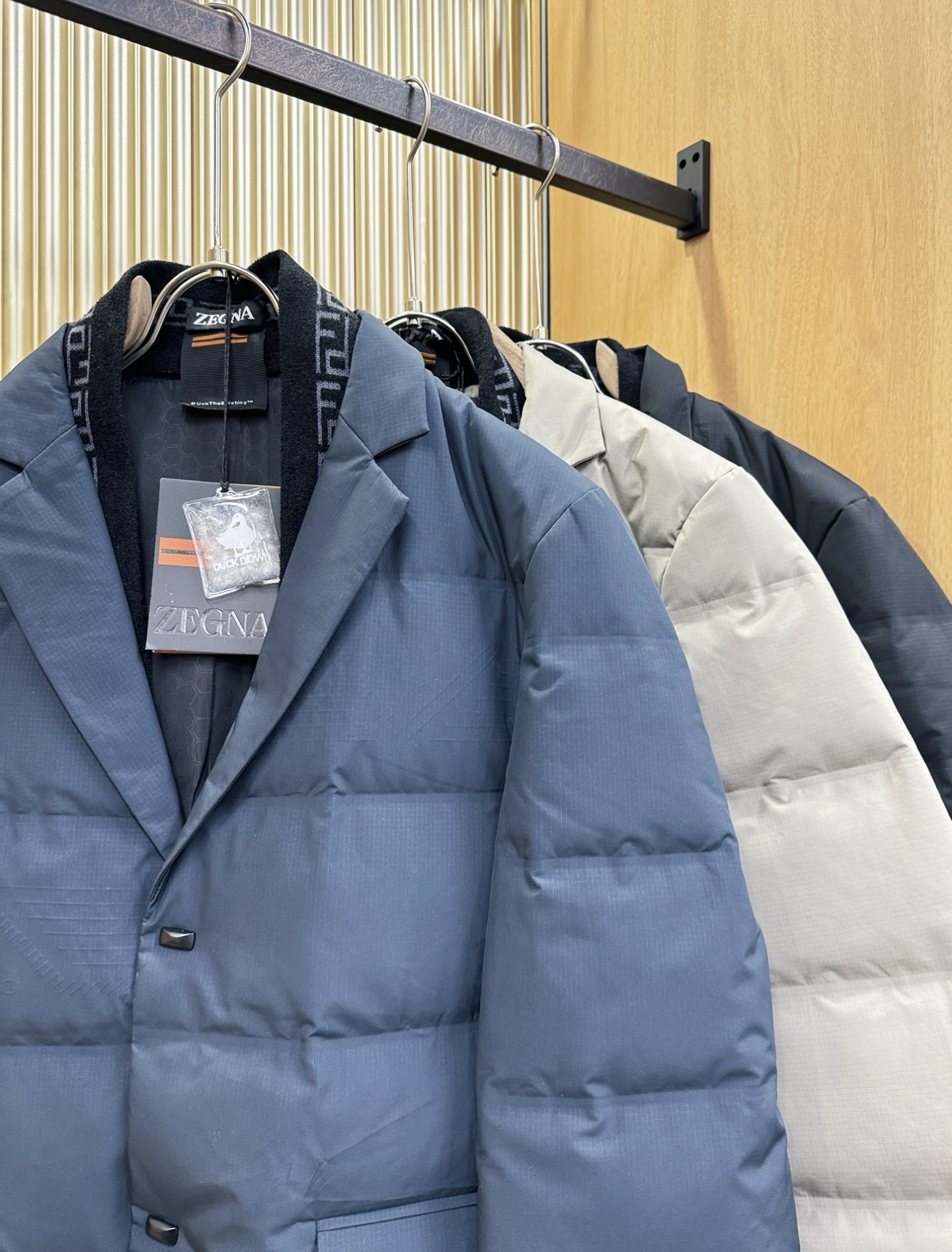 Ermenegildo Zeg*a杰*亚 2025新款羽绒服，衣领可拆，秀场新品，品相非常完美，专柜高科