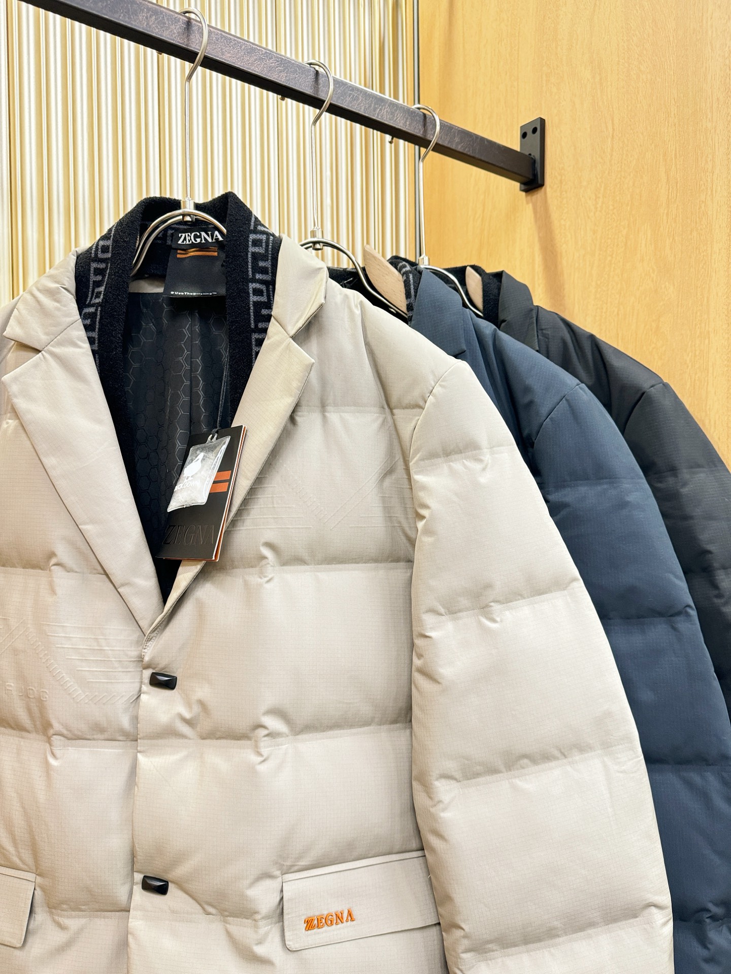 Ermenegildo Zeg*a杰*亚 2025新款羽绒服，衣领可拆，秀场新品，品相非常完美，专柜高科