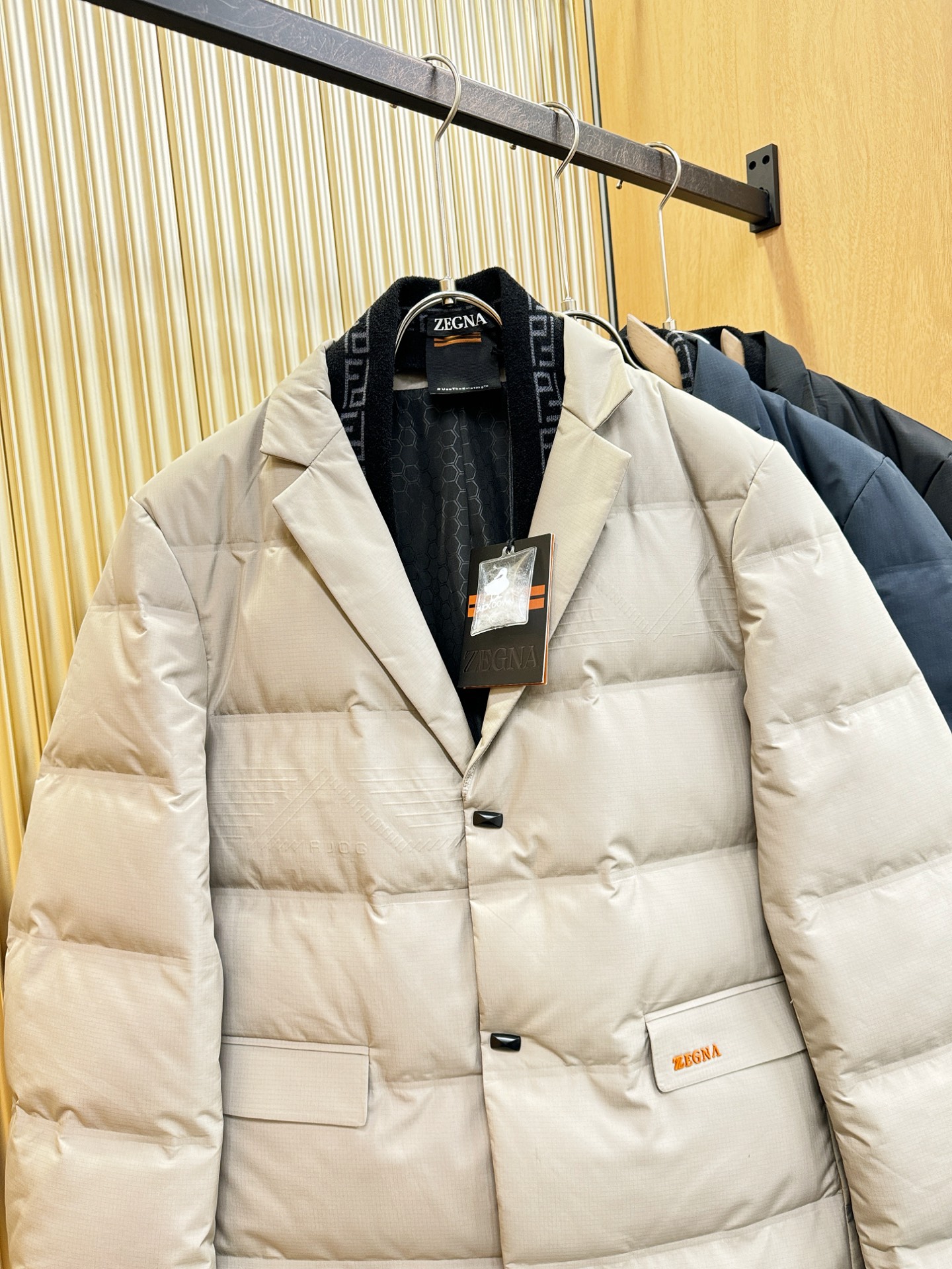 Ermenegildo Zeg*a杰*亚 2025新款羽绒服，衣领可拆，秀场新品，品相非常完美，专柜高科