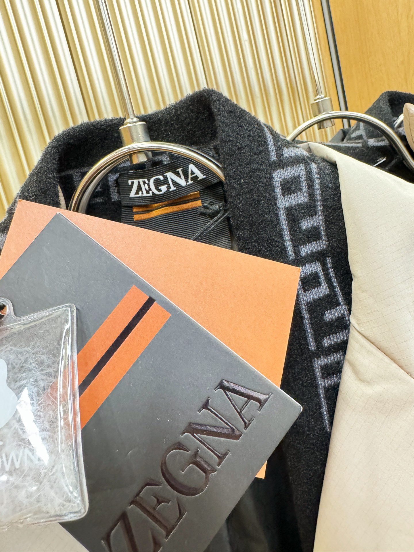 Ermenegildo Zeg*a杰*亚 2025新款羽绒服，衣领可拆，秀场新品，品相非常完美，专柜高科