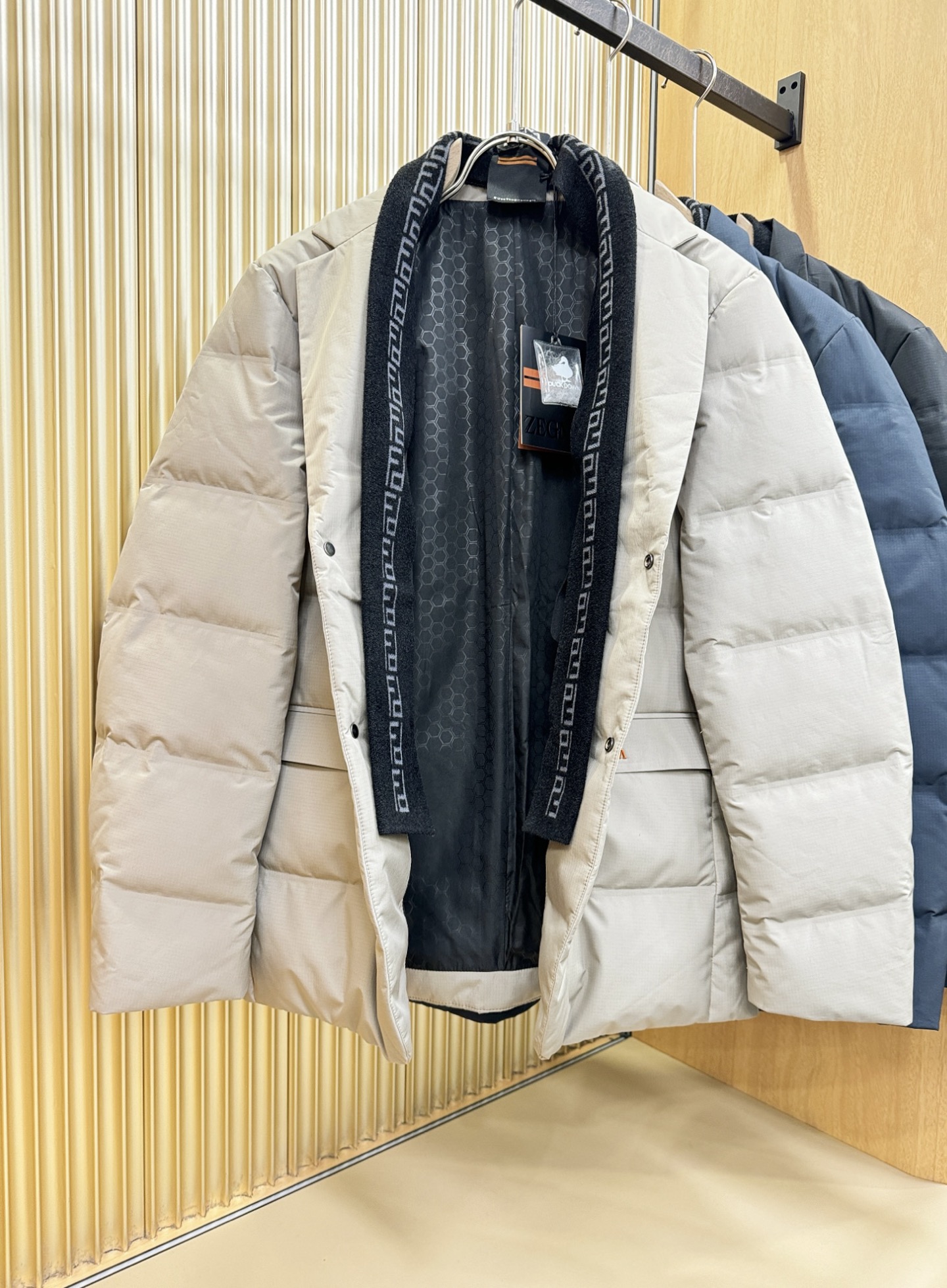 Ermenegildo Zeg*a杰*亚 2025新款羽绒服，衣领可拆，秀场新品，品相非常完美，专柜高科