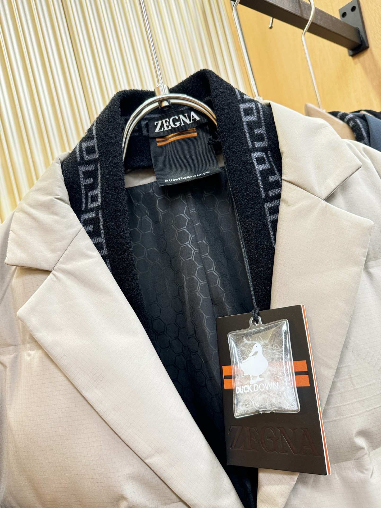 Ermenegildo Zeg*a杰*亚 2025新款羽绒服，衣领可拆，秀场新品，品相非常完美，专柜高科