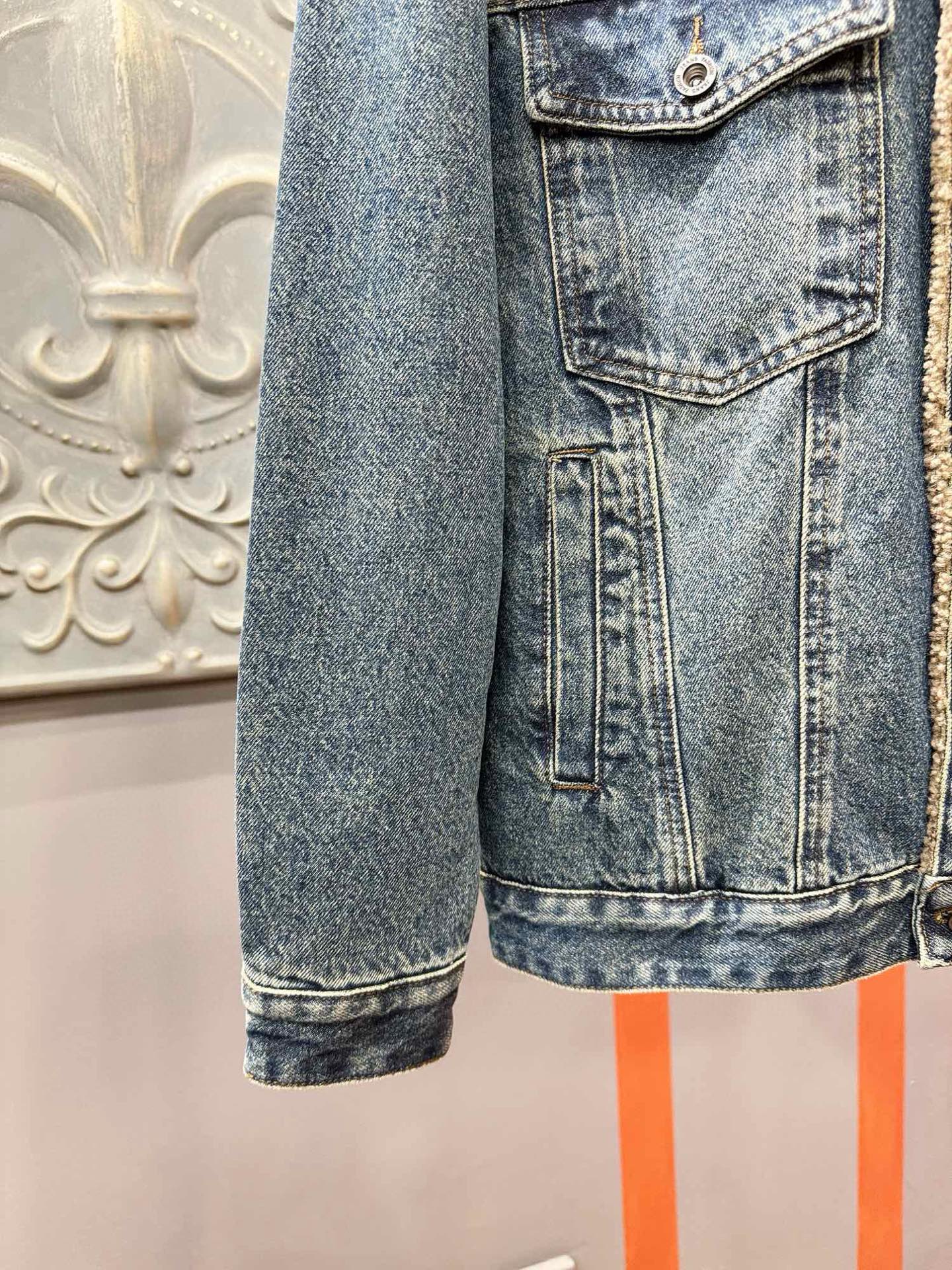 LV路易威登 2025新品男女同款加绒加厚牛仔外套，时装圈人气极为火热的单品，是时尚大咖们最炙手可热扭造