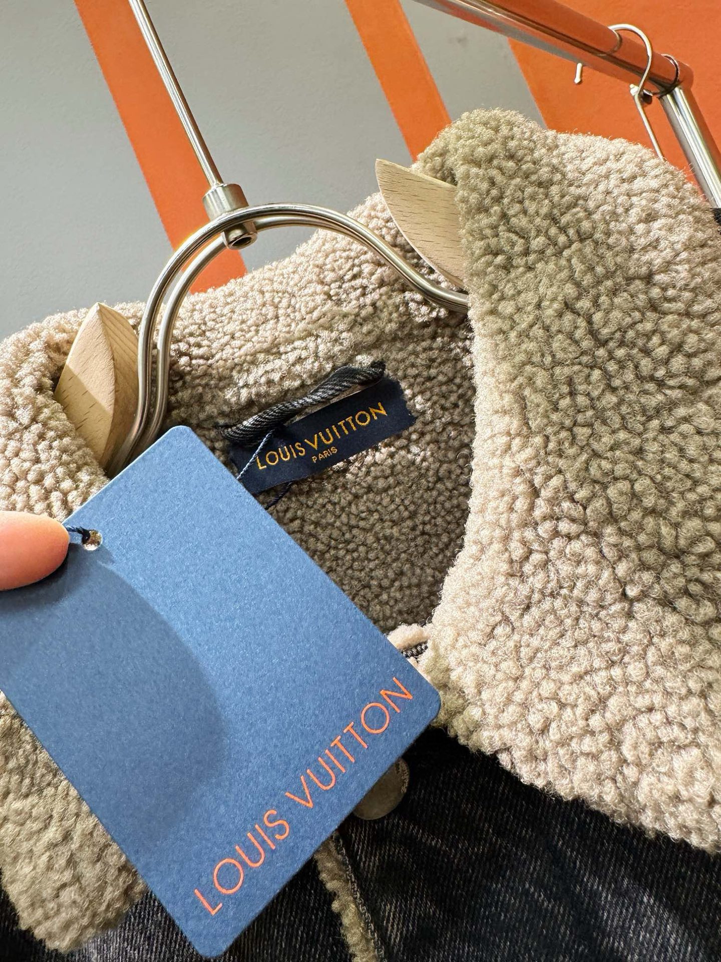 LV路易威登 2025新品男女同款加绒加厚牛仔外套，时装圈人气极为火热的单品，是时尚大咖们最炙手可热扭造