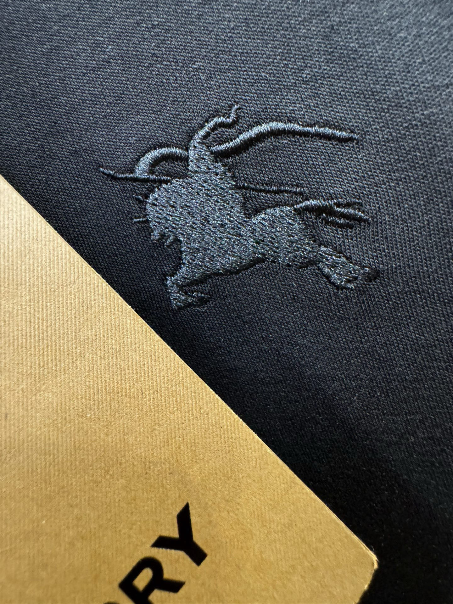 BURBERRY巴宝莉 顶级品质 2025秋冬新品短袖！原版定制面料，手感柔软。顶级进口私货，时尚设计潮