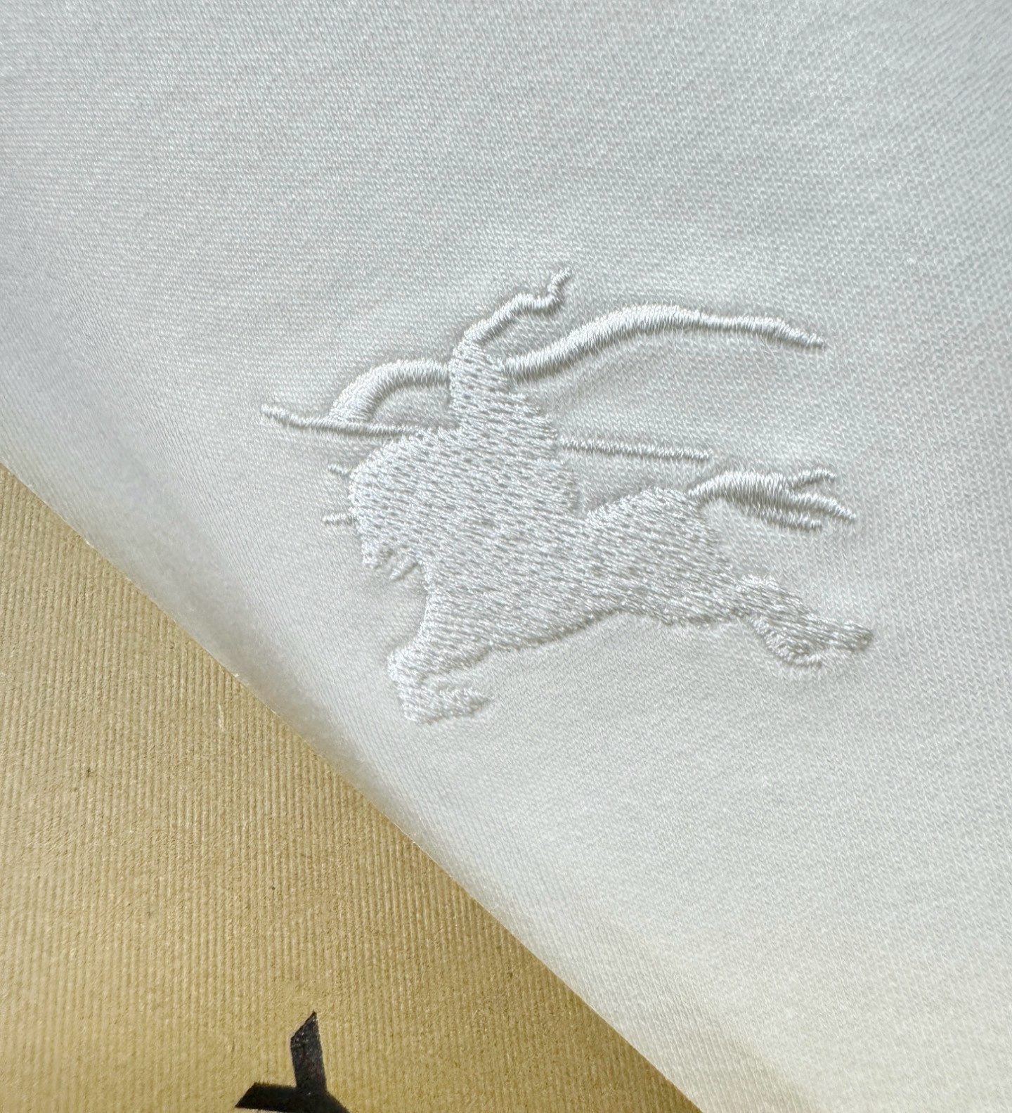 BURBERRY巴宝莉 顶级品质 2025秋冬新品短袖！原版定制面料，手感柔软。顶级进口私货，时尚设计潮