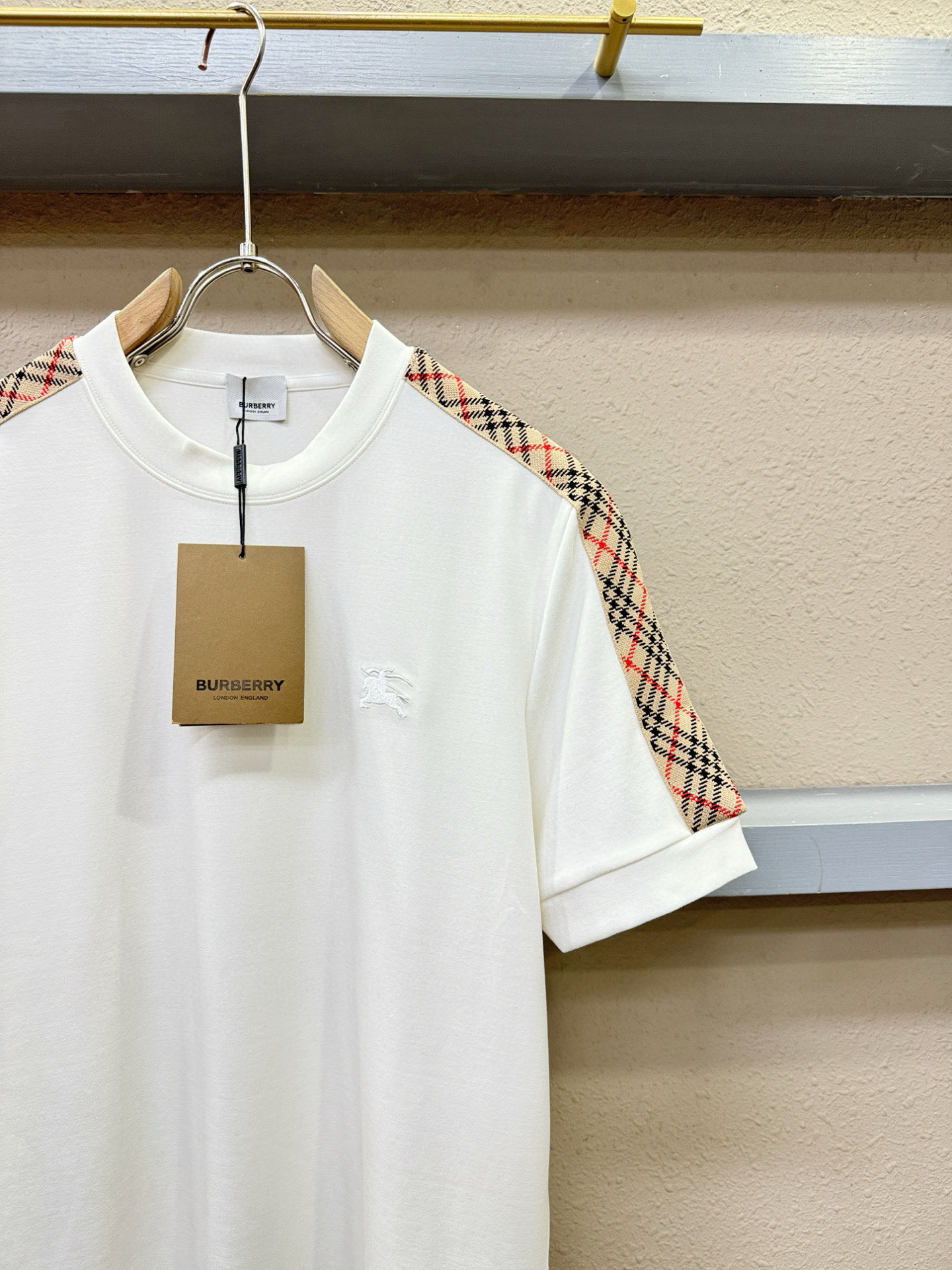 BURBERRY巴宝莉 顶级品质 2025秋冬新品短袖！原版定制面料，手感柔软。顶级进口私货，时尚设计潮