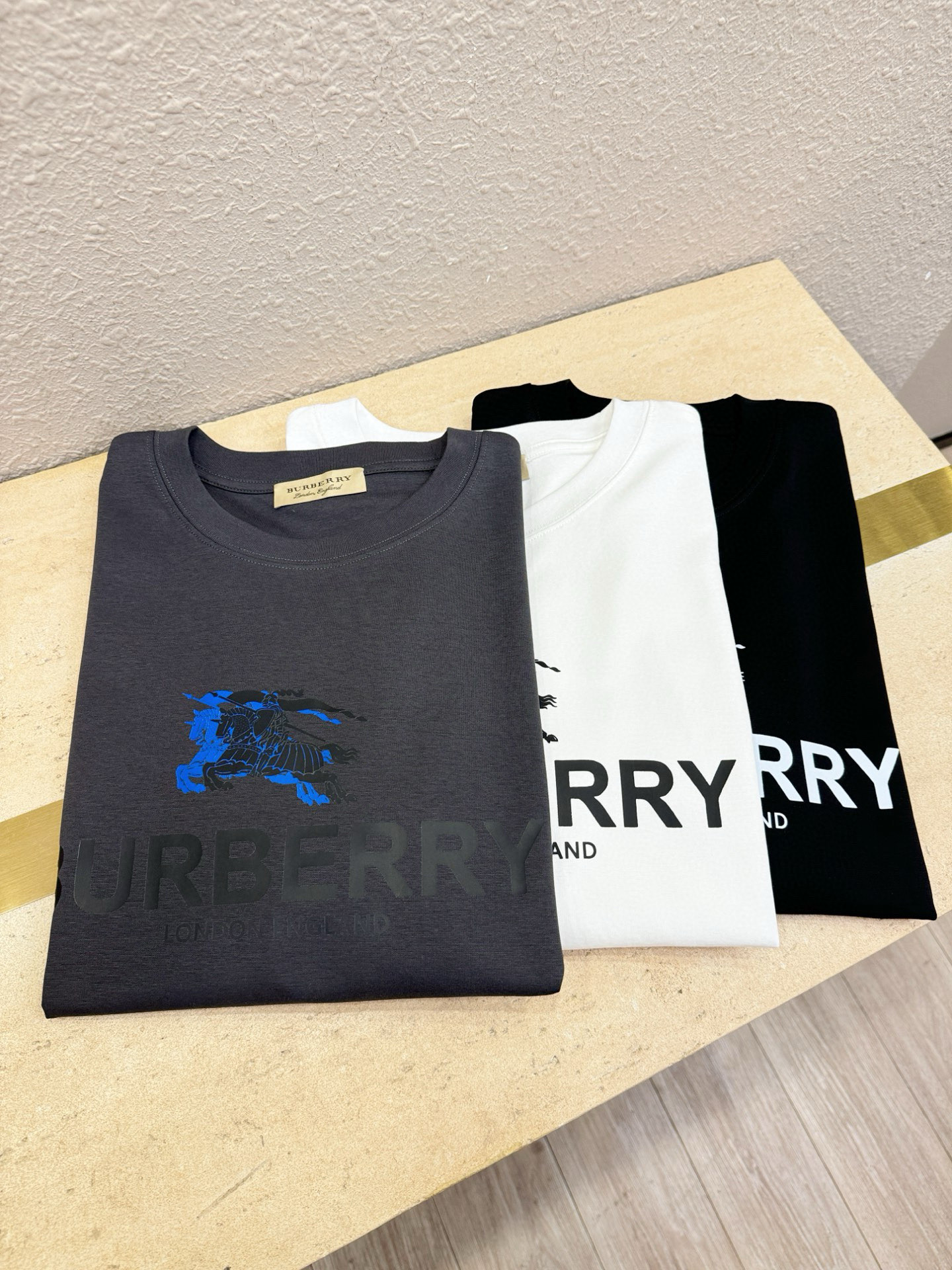 BURBERRY巴宝莉 2025春夏新款短袖T恤！走秀图案时尚休闲短袖T恤衫！设计logo设计！极具设计