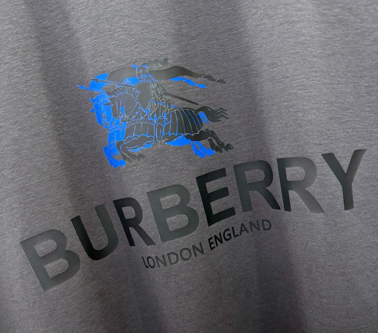 BURBERRY巴宝莉 2025春夏新款短袖T恤！走秀图案时尚休闲短袖T恤衫！设计logo设计！极具设计