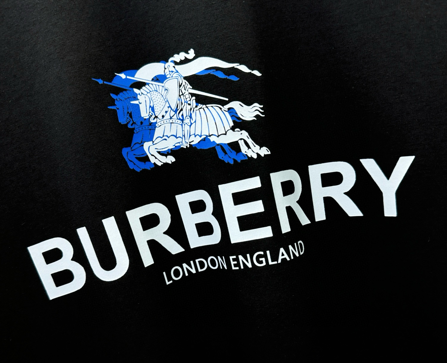 BURBERRY巴宝莉 2025春夏新款短袖T恤！走秀图案时尚休闲短袖T恤衫！设计logo设计！极具设计