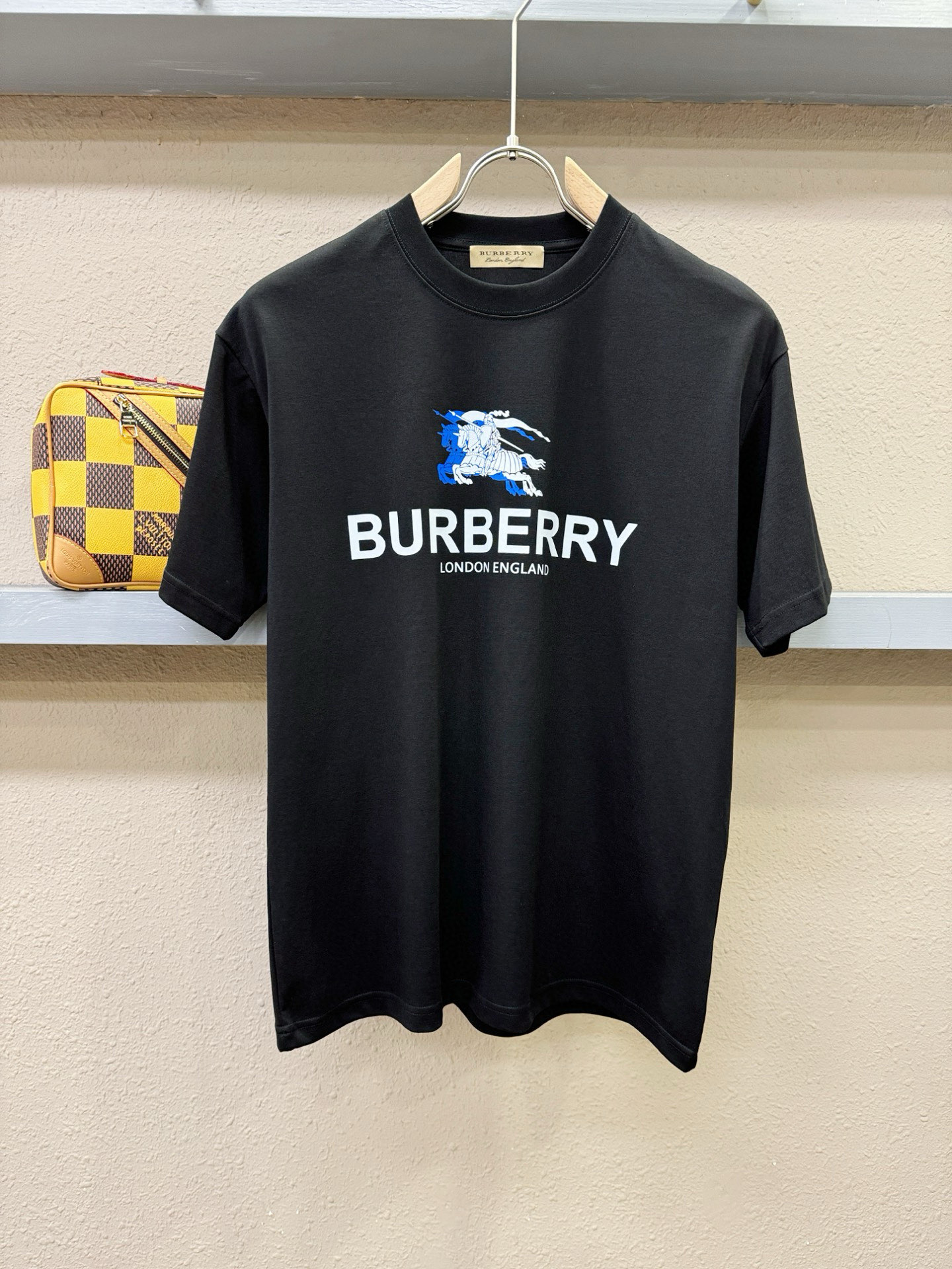 BURBERRY巴宝莉 2025春夏新款短袖T恤！走秀图案时尚休闲短袖T恤衫！设计logo设计！极具设计