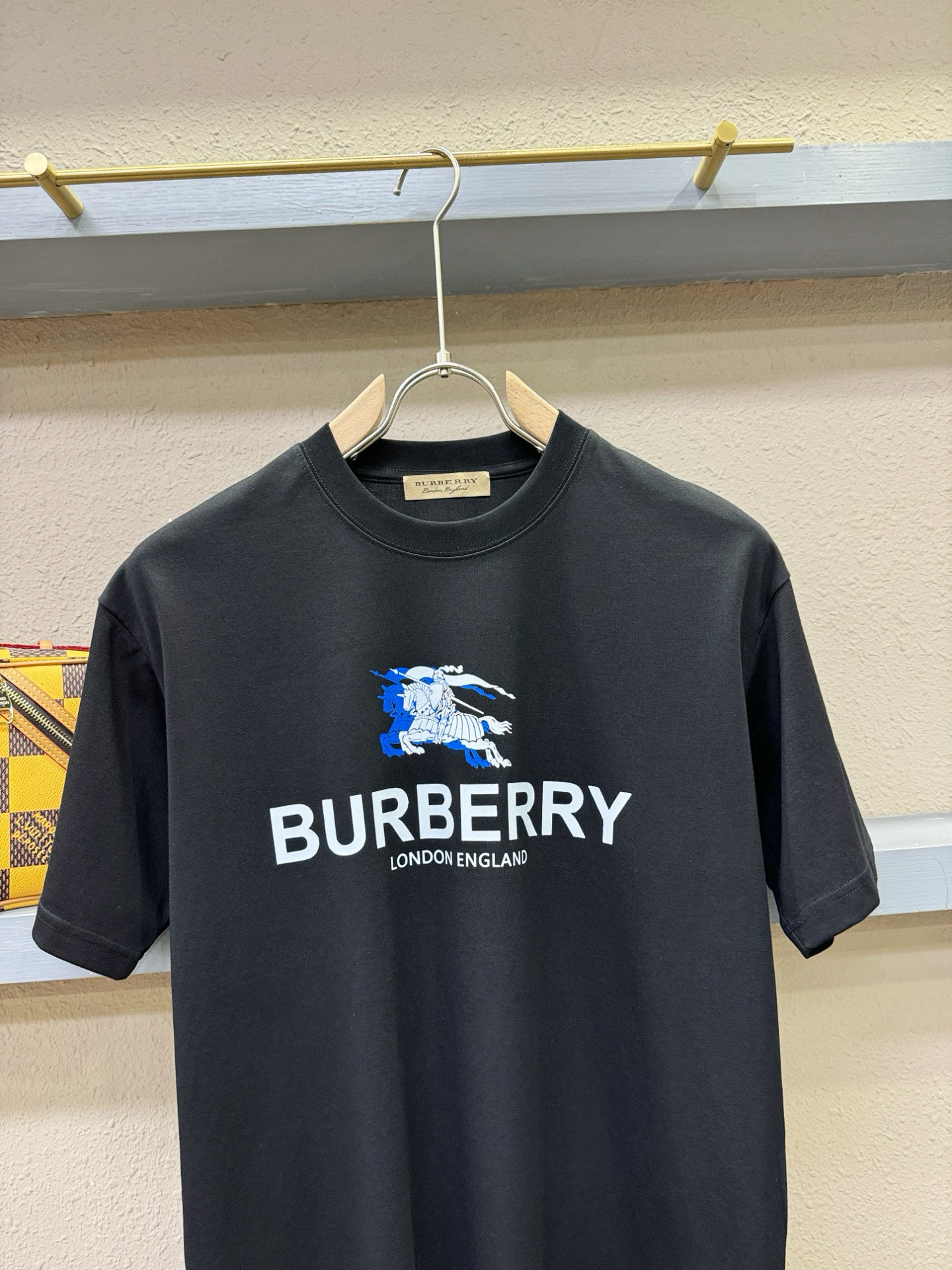 BURBERRY巴宝莉 2025春夏新款短袖T恤！走秀图案时尚休闲短袖T恤衫！设计logo设计！极具设计