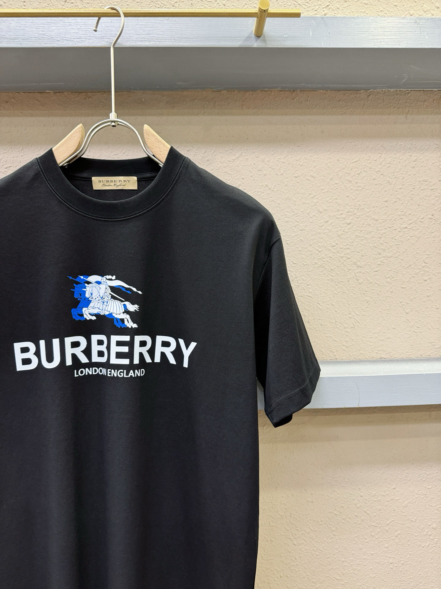 BURBERRY巴宝莉 2025春夏新款短袖T恤！走秀图案时尚休闲短袖T恤衫！设计logo设计！极具设计