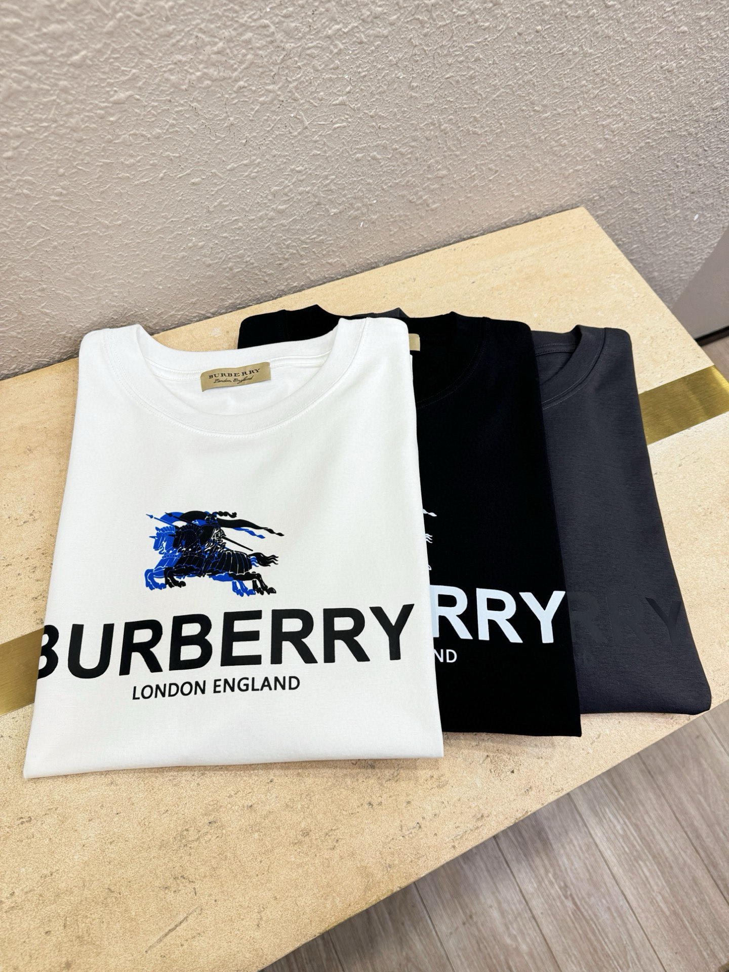 BURBERRY巴宝莉 2025春夏新款短袖T恤！走秀图案时尚休闲短袖T恤衫！设计logo设计！极具设计