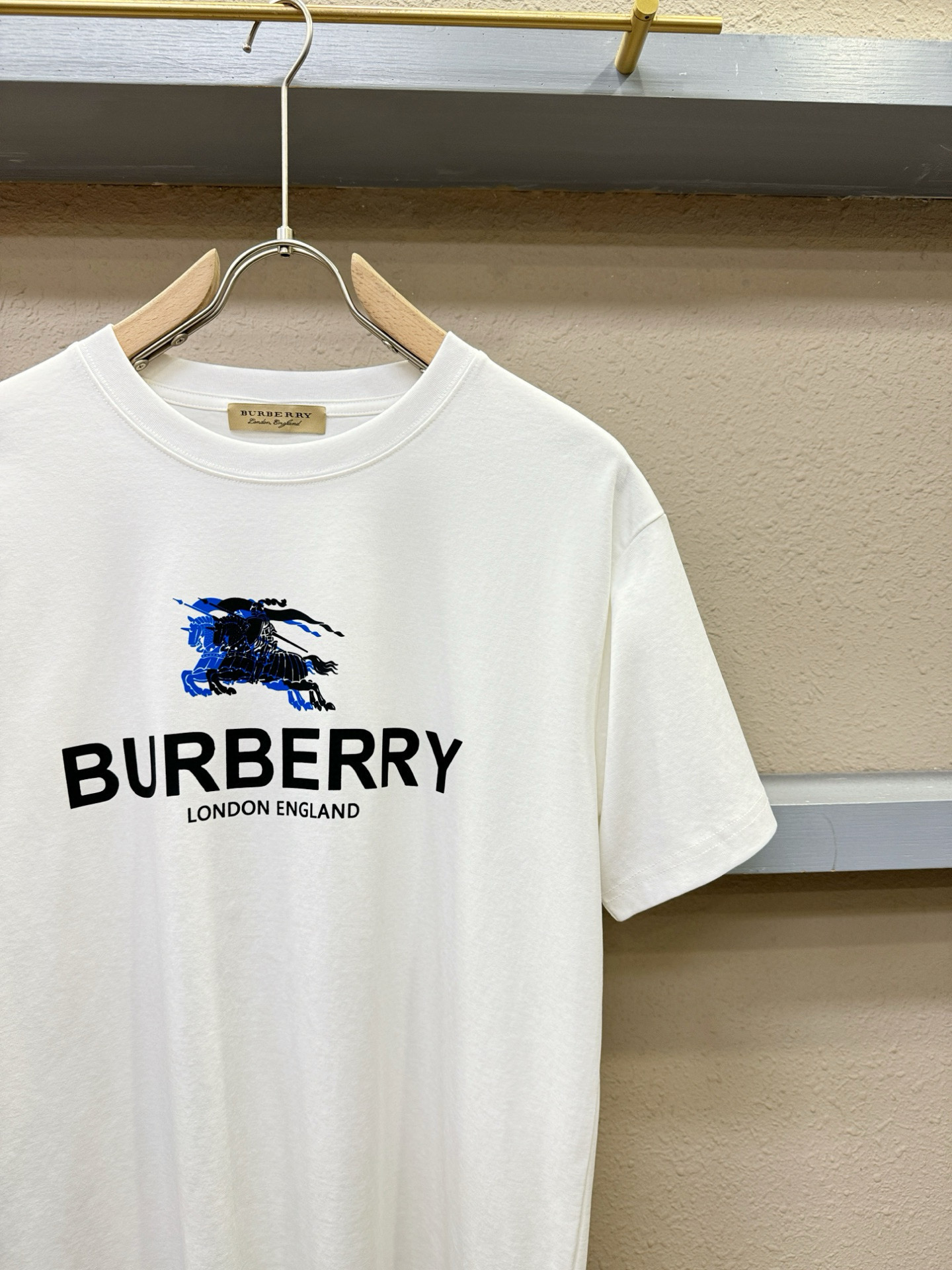 BURBERRY巴宝莉 2025春夏新款短袖T恤！走秀图案时尚休闲短袖T恤衫！设计logo设计！极具设计