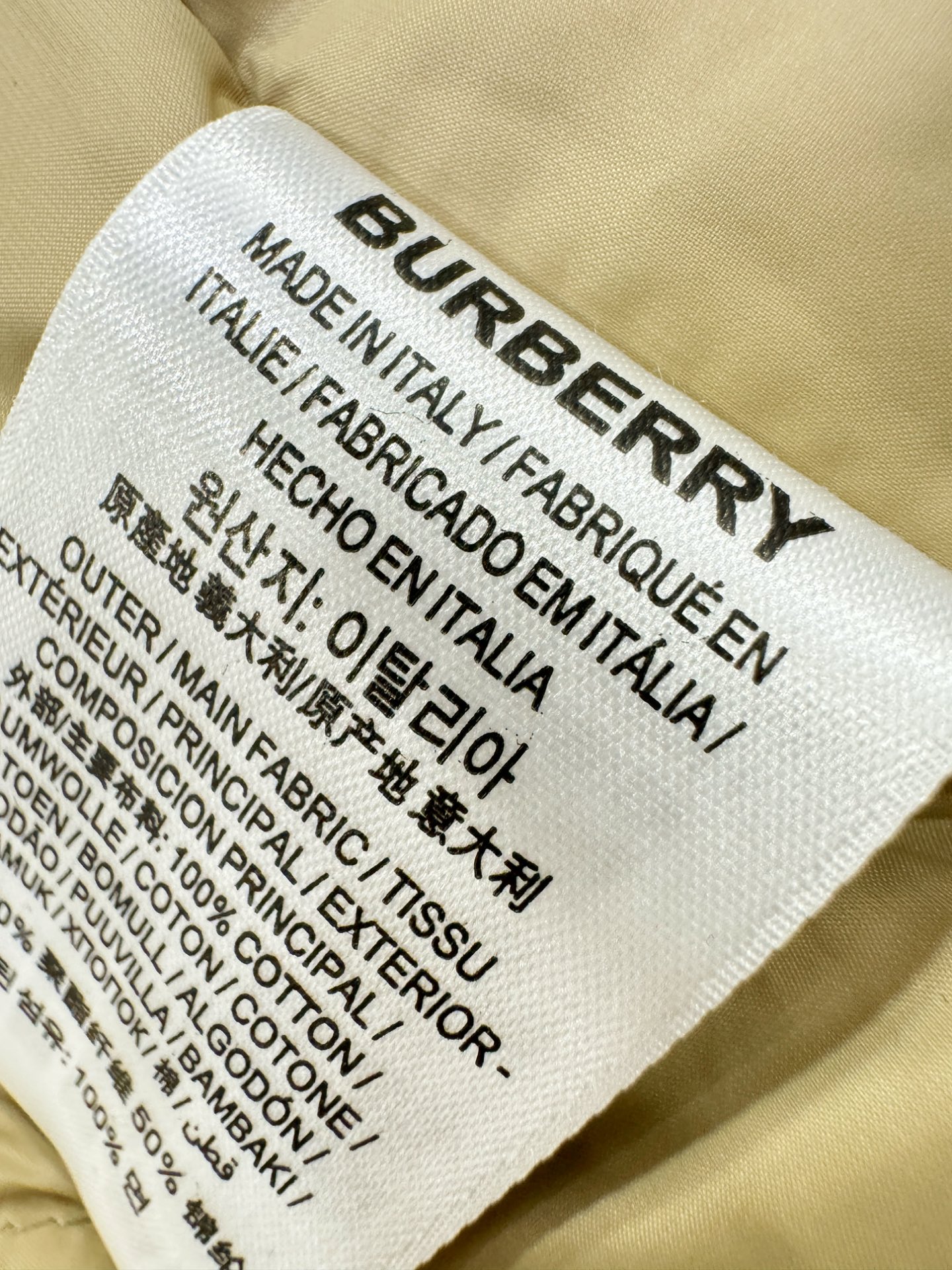 BURBERRY巴宝莉 2025新款羽绒服，秀场新品，品相非常完美，专柜高科技防水面料，内里90%白鹅绒