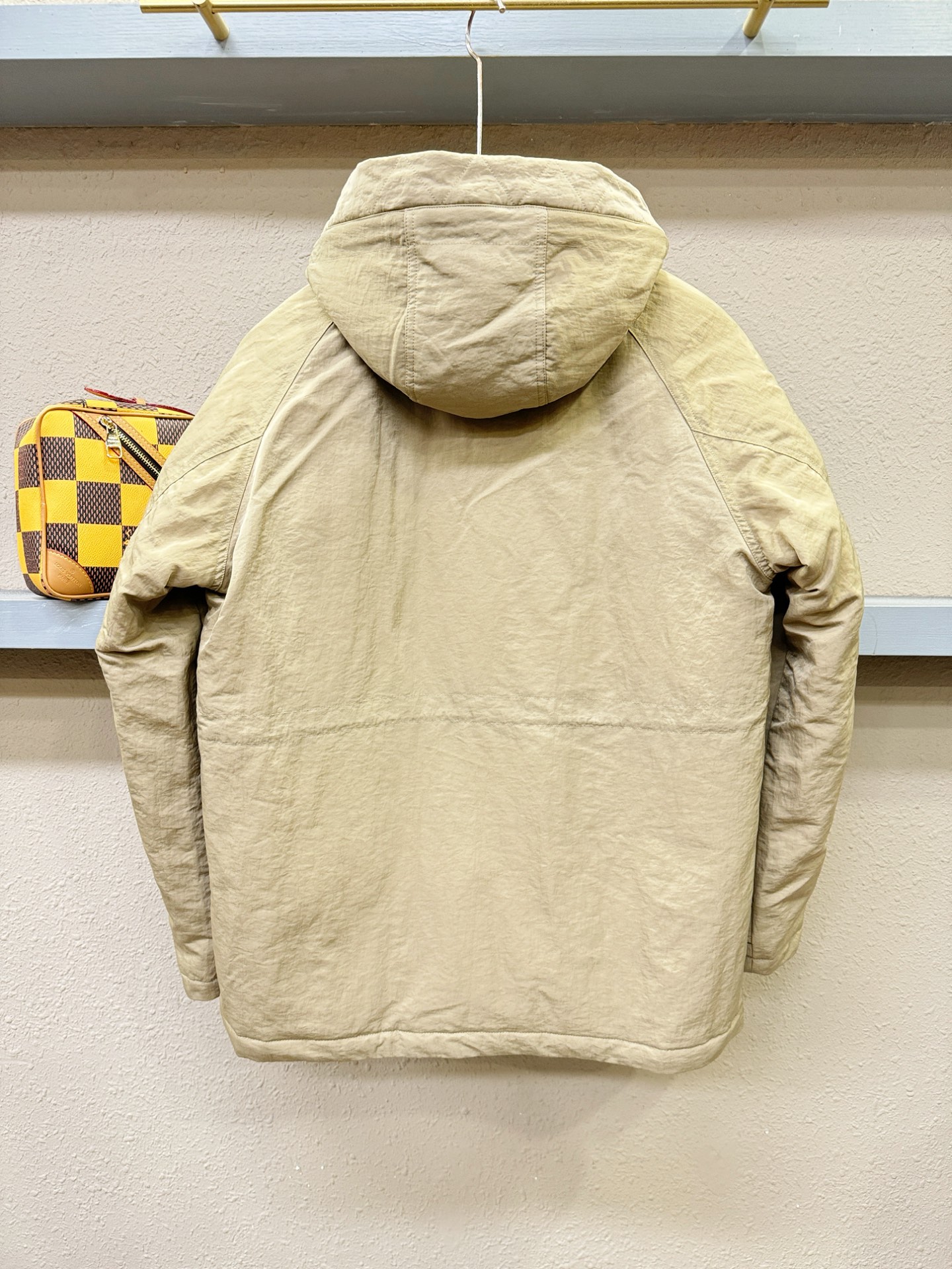 BURBERRY巴宝莉 2025新款羽绒服，秀场新品，品相非常完美，专柜高科技防水面料，内里90%白鹅绒