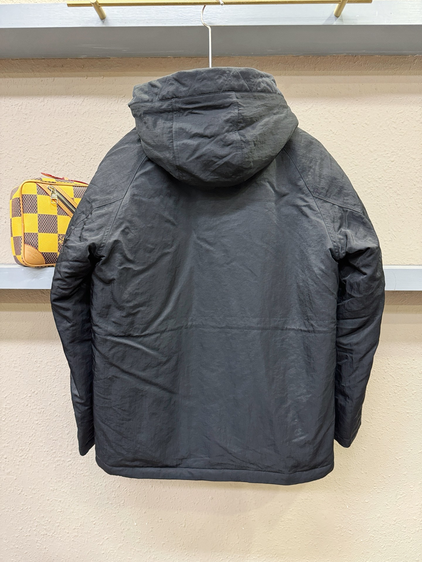 BURBERRY巴宝莉 2025新款羽绒服，秀场新品，品相非常完美，专柜高科技防水面料，内里90%白鹅绒