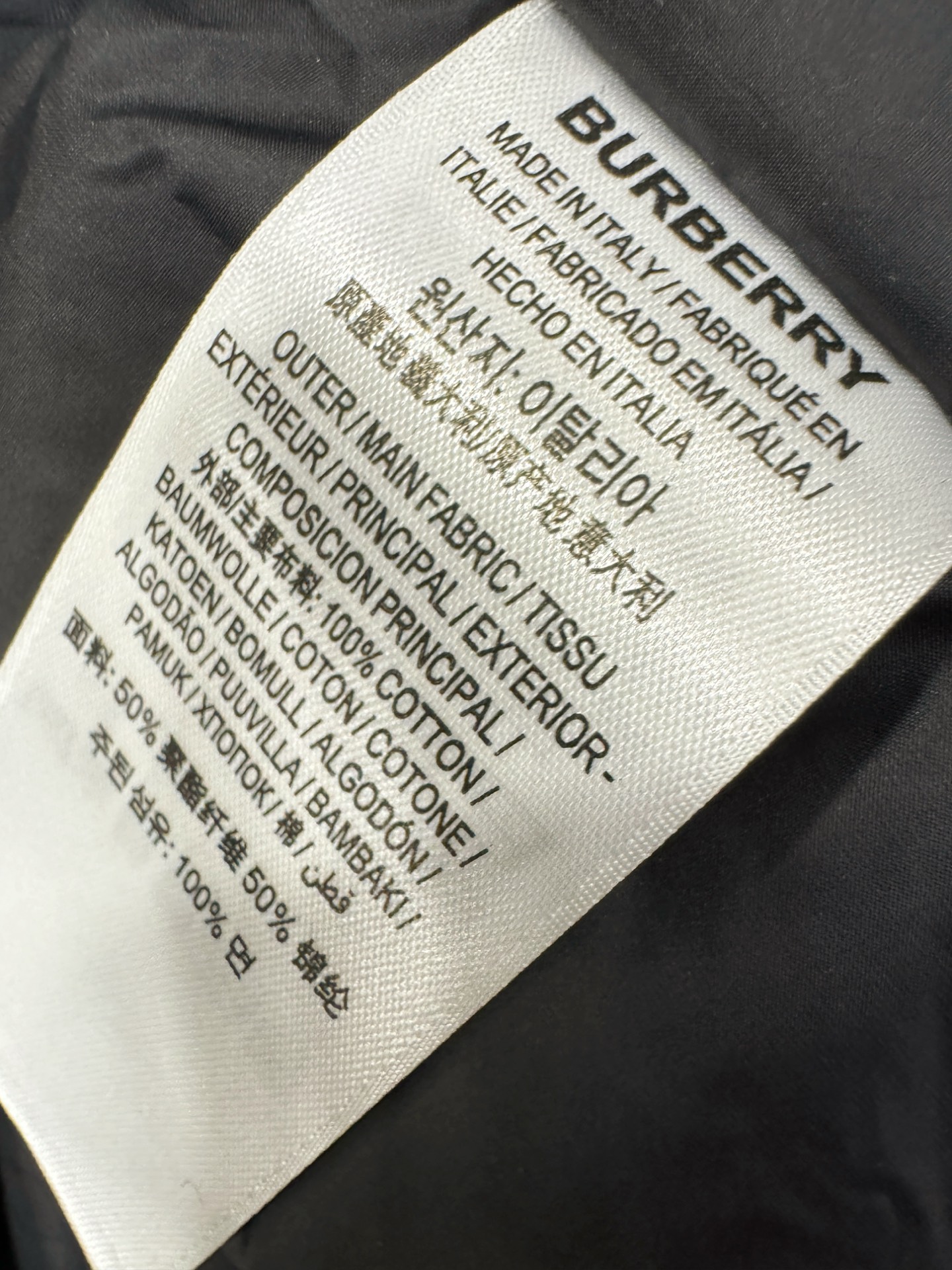 BURBERRY巴宝莉 2025新款羽绒服，秀场新品，品相非常完美，专柜高科技防水面料，内里90%白鹅绒