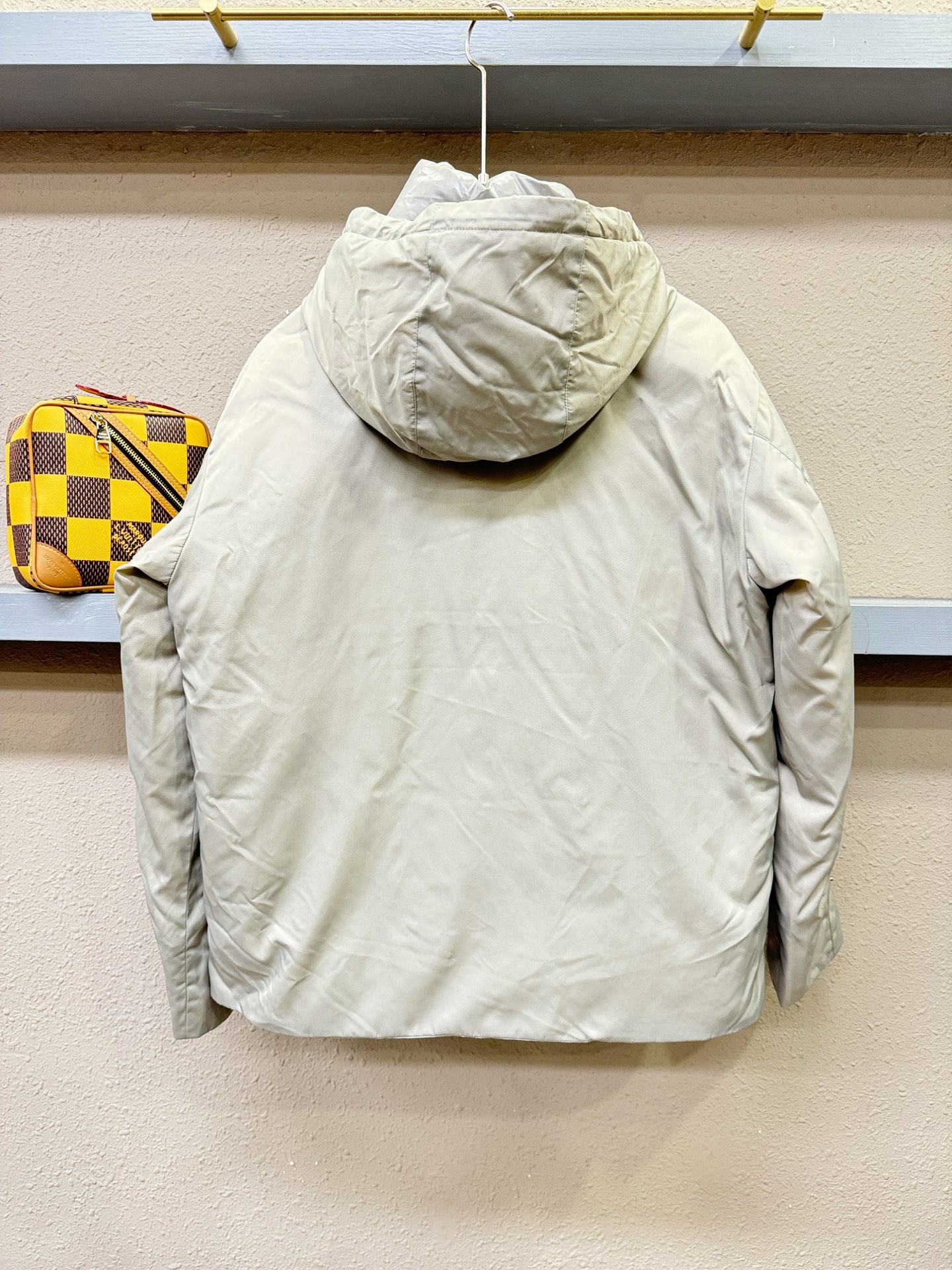 PRADA 普拉达 2025新款羽绒服，秀场新品，品相非常完美，专柜高科技防水面料，内里90%白鹅绒填充