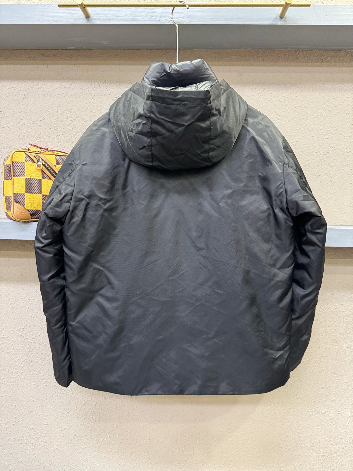 PRADA 普拉达 2025新款羽绒服，秀场新品，品相非常完美，专柜高科技防水面料，内里90%白鹅绒填充