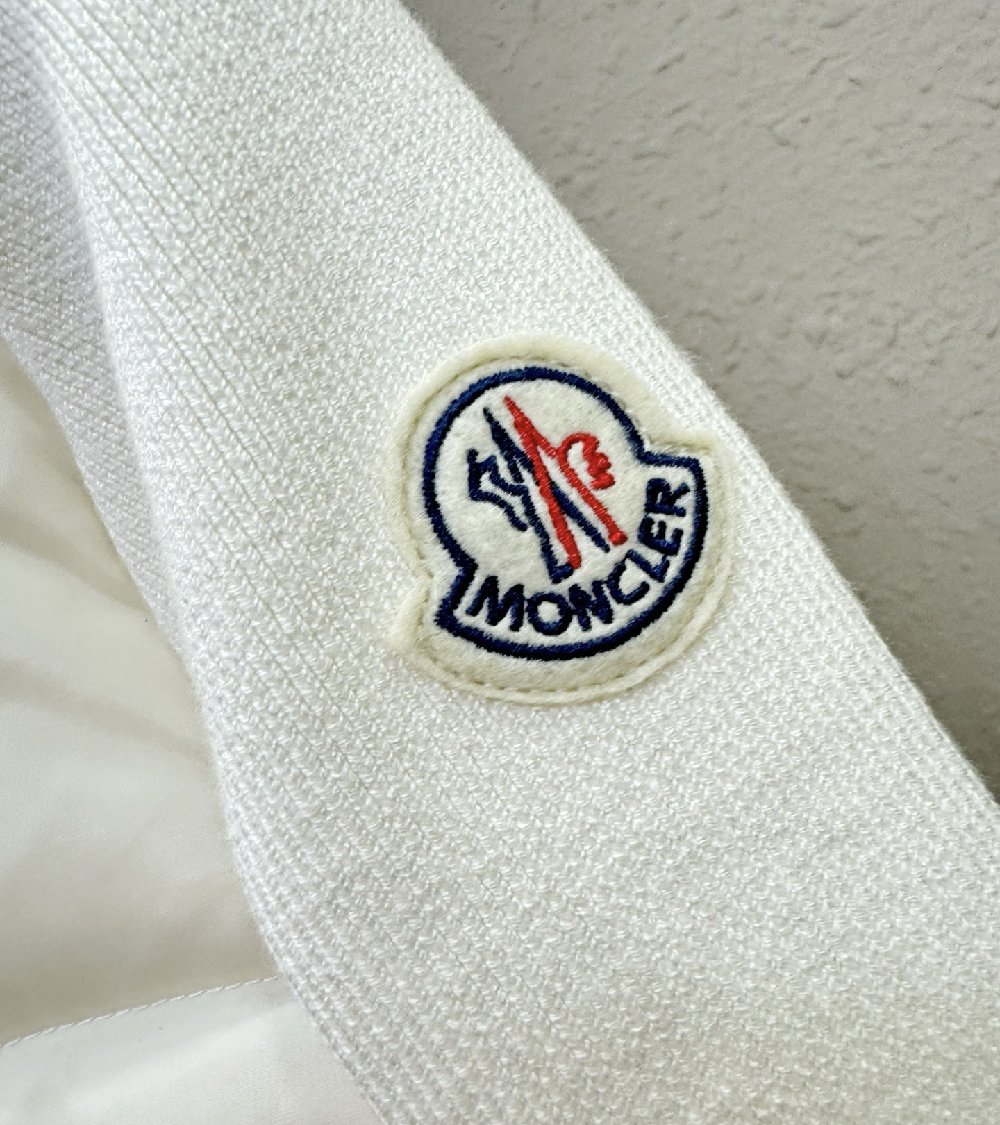 Moncler蒙口 2025新款羽绒服，秀场新品，品相非常完美，专柜高科技防水面料，内里90%白鹅绒填充