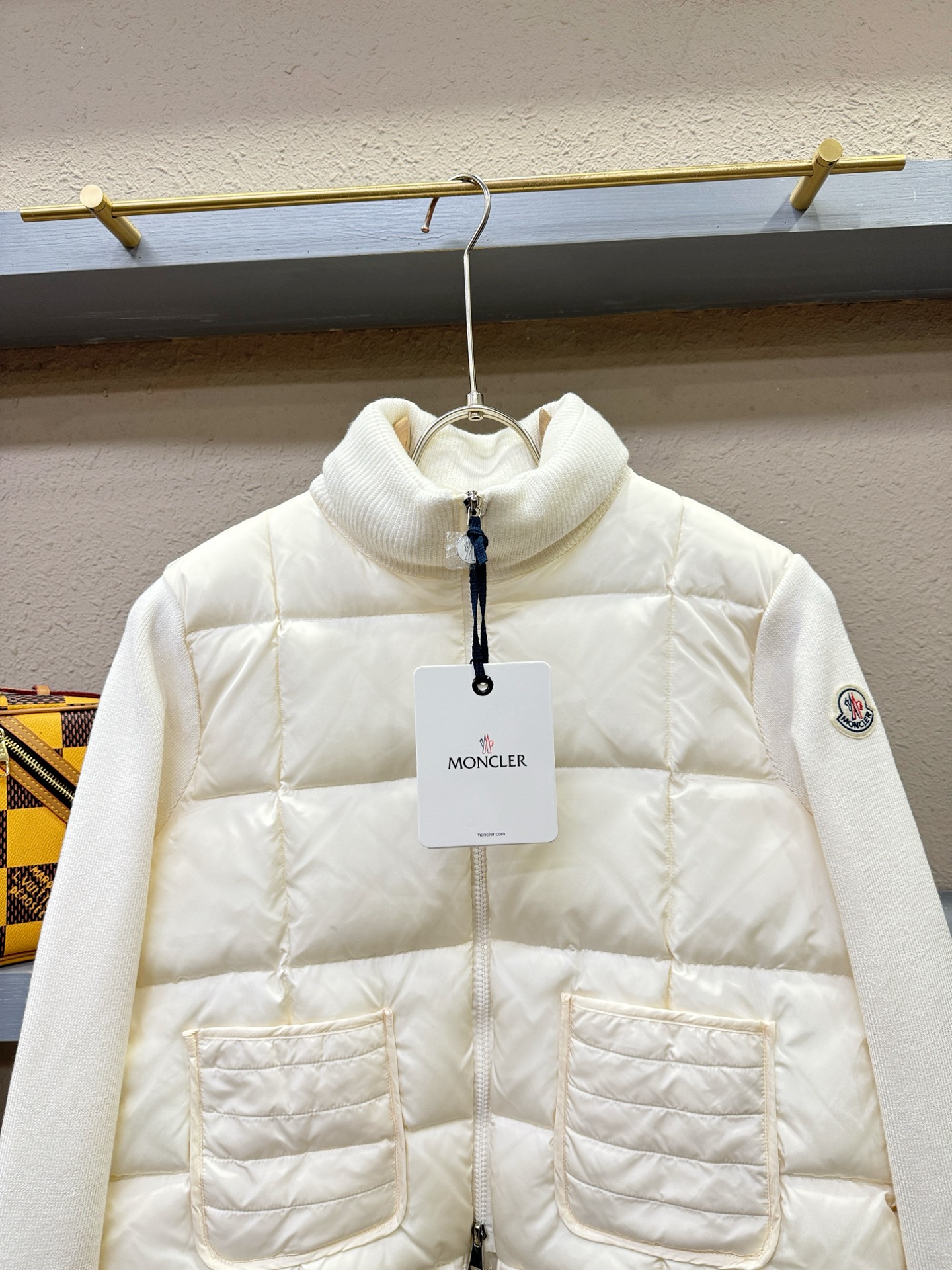 Moncler蒙口 2025新款羽绒服，秀场新品，品相非常完美，专柜高科技防水面料，内里90%白鹅绒填充