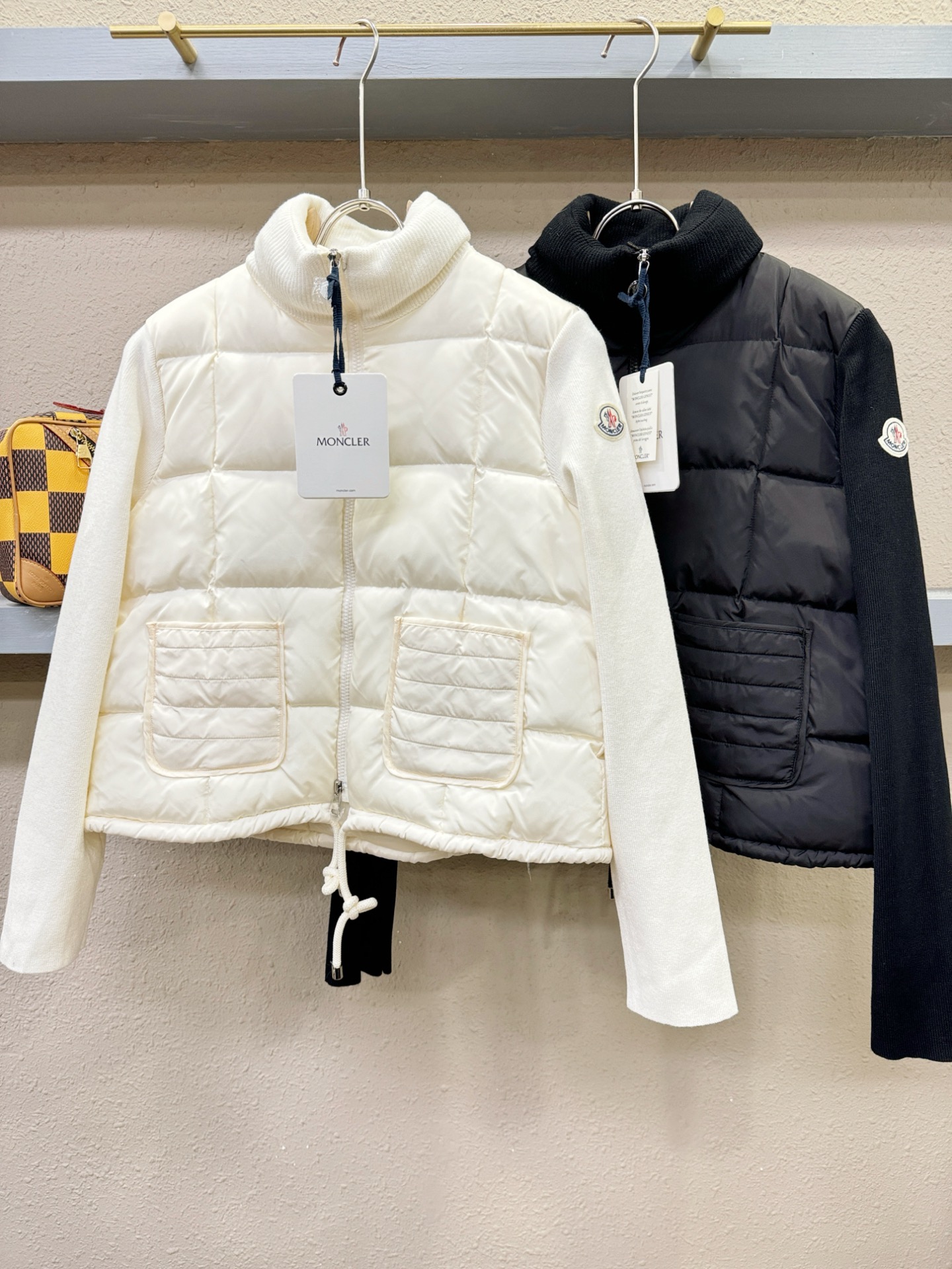 Moncler蒙口 2025新款羽绒服，秀场新品，品相非常完美，专柜高科技防水面料，内里90%白鹅绒填充