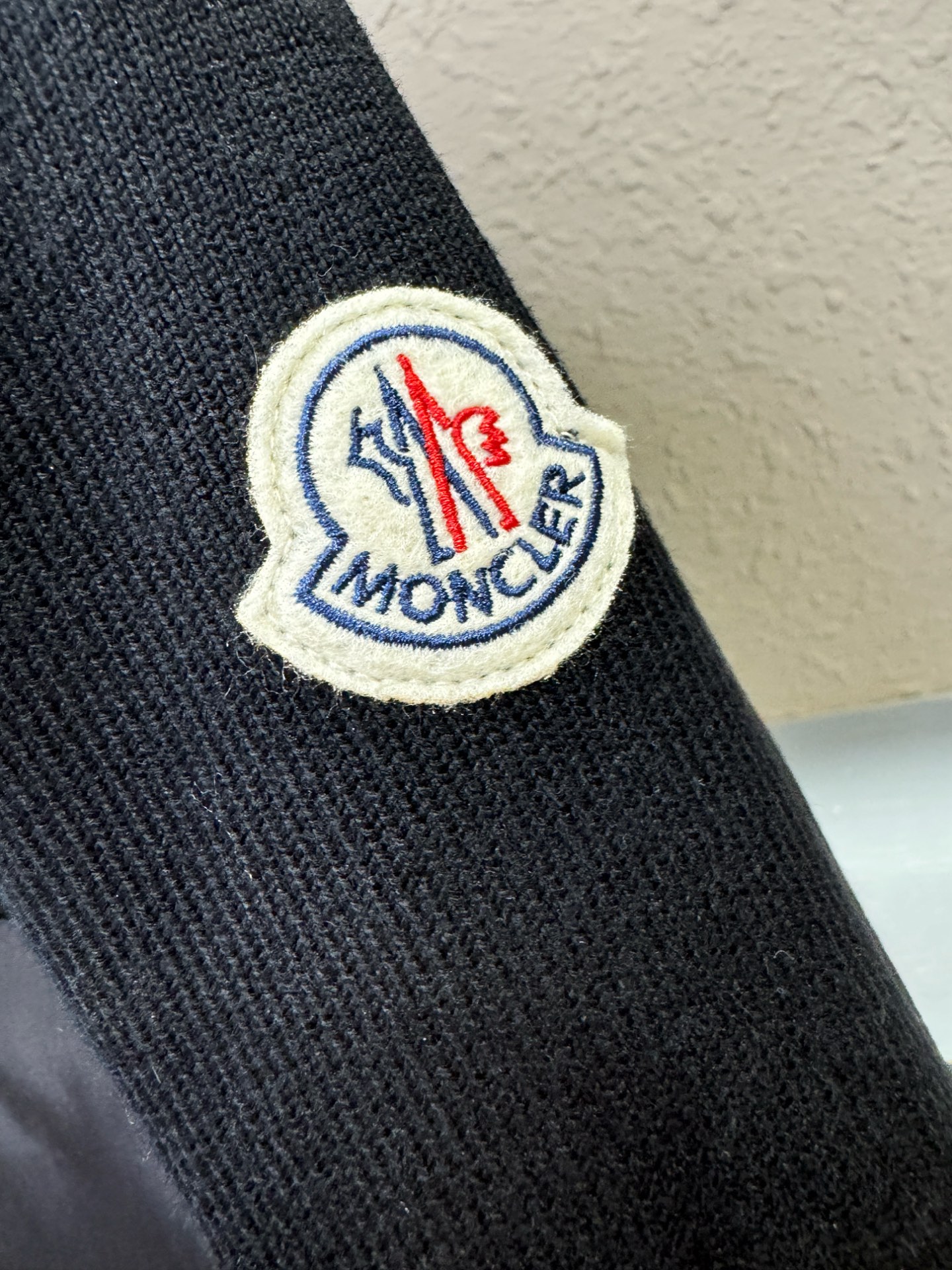 Moncler蒙口 2025新款羽绒服，秀场新品，品相非常完美，专柜高科技防水面料，内里90%白鹅绒填充