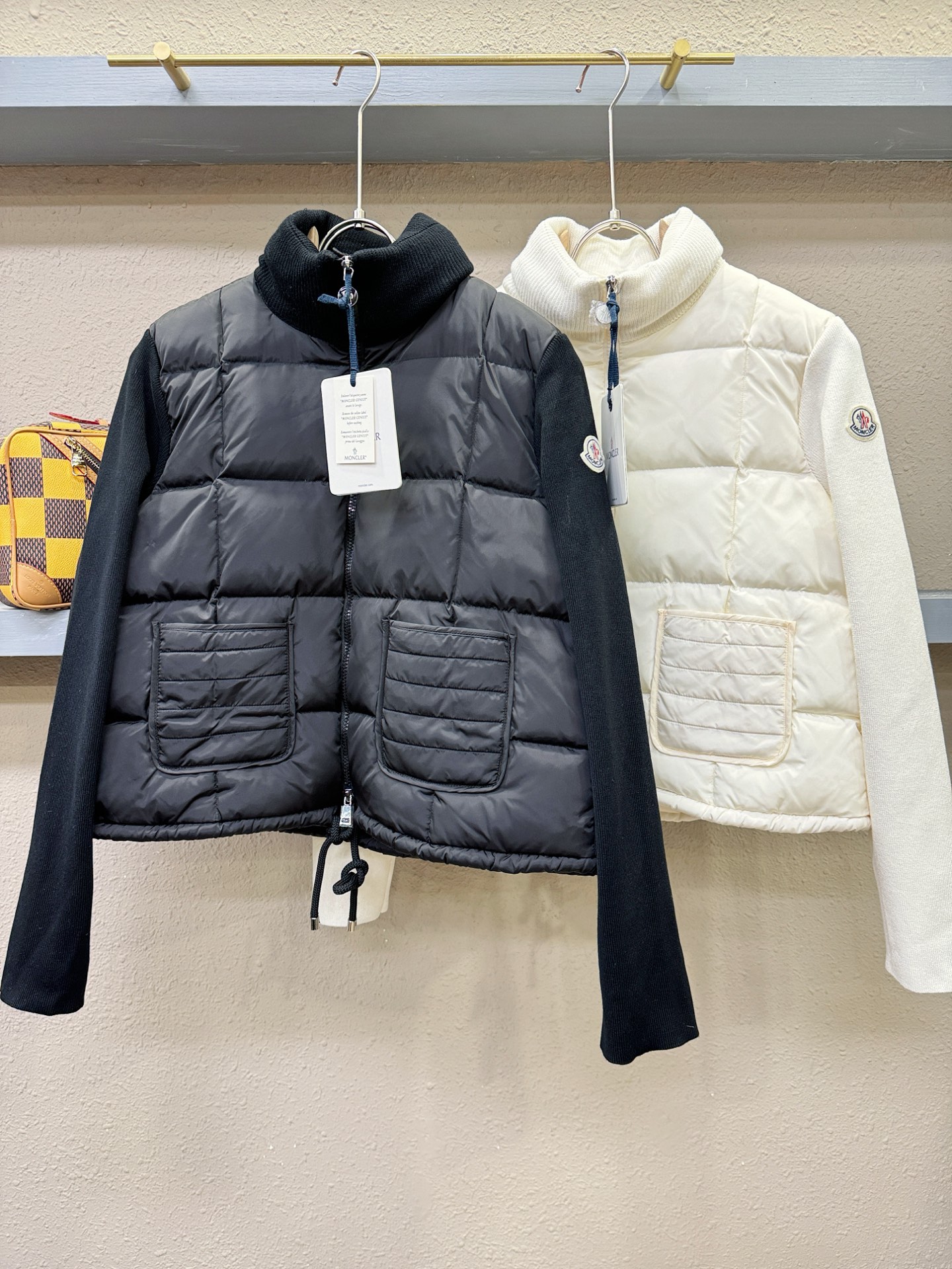 Moncler蒙口 2025新款羽绒服，秀场新品，品相非常完美，专柜高科技防水面料，内里90%白鹅绒填充