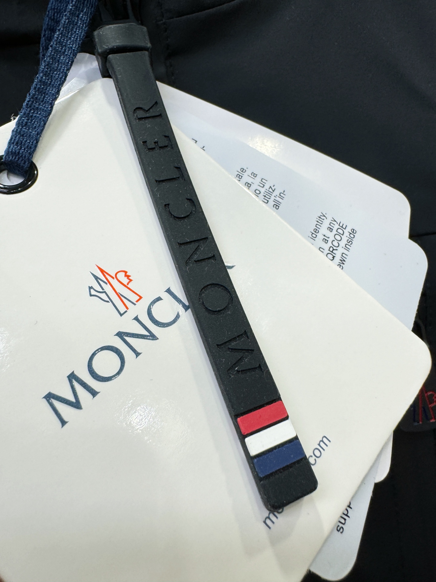 Moncler蒙口 2025新款羽绒服，秀场新品，品相非常完美，专柜高科技防水面料，内里90%白鹅绒填充