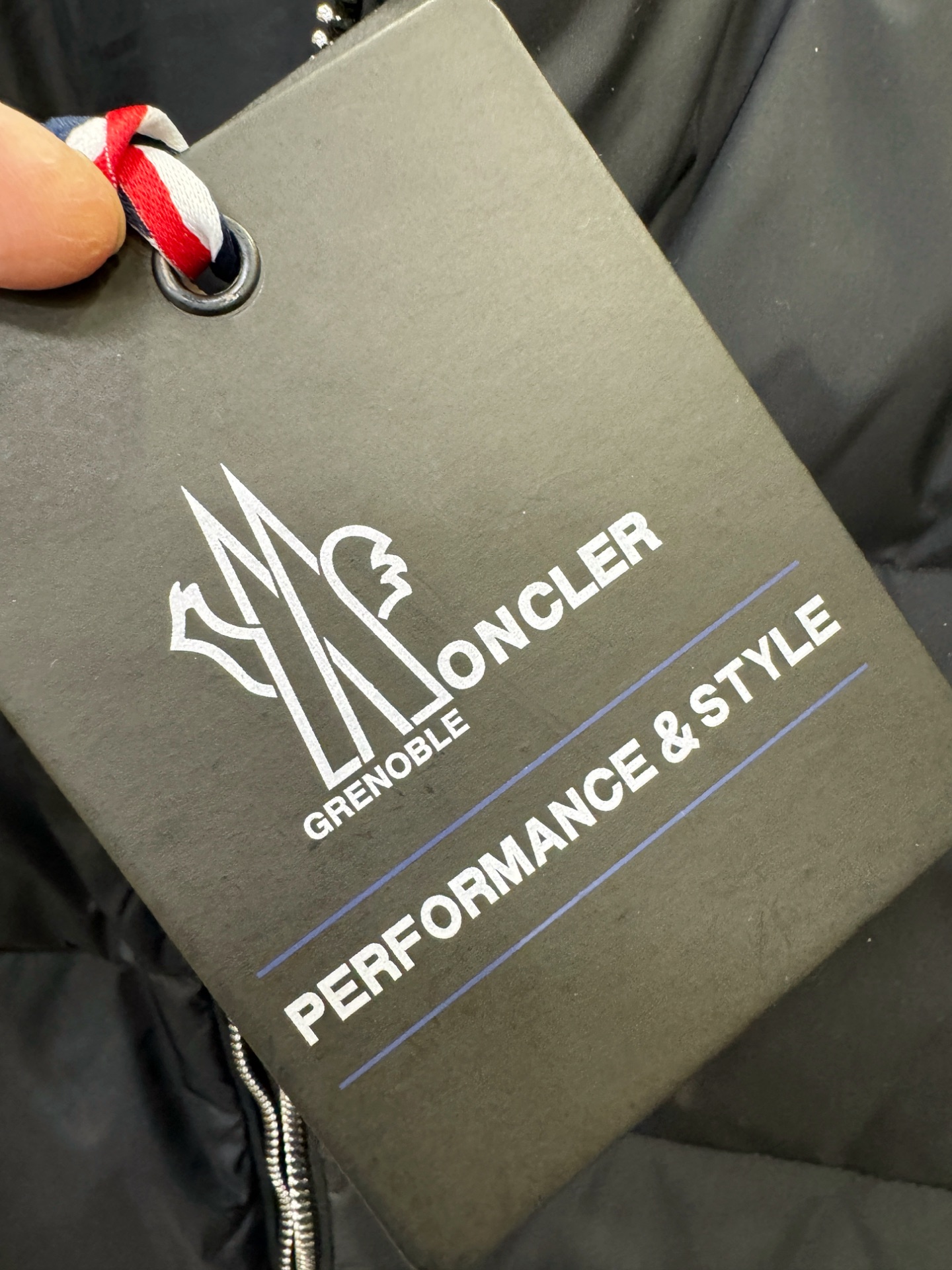 Moncler蒙口 2025新款羽绒服，秀场新品，绵羊皮拼接设计，品相非常完美，专柜高科技防水面料，内里