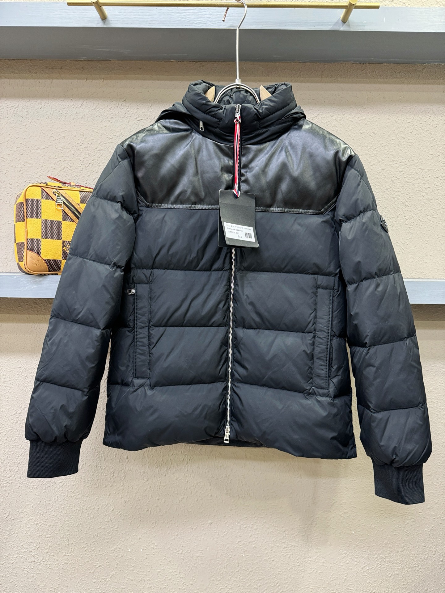 Moncler蒙口 2025新款羽绒服，秀场新品，绵羊皮拼接设计，品相非常完美，专柜高科技防水面料，内里