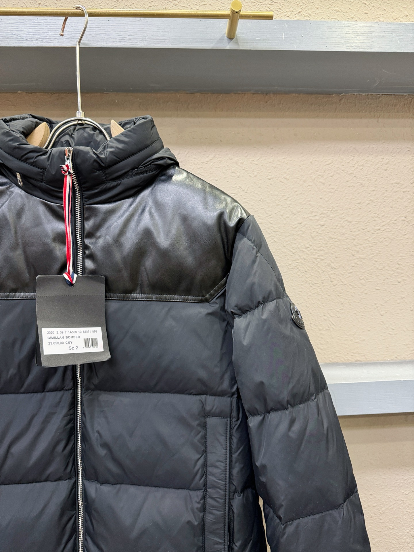 Moncler蒙口 2025新款羽绒服，秀场新品，绵羊皮拼接设计，品相非常完美，专柜高科技防水面料，内里