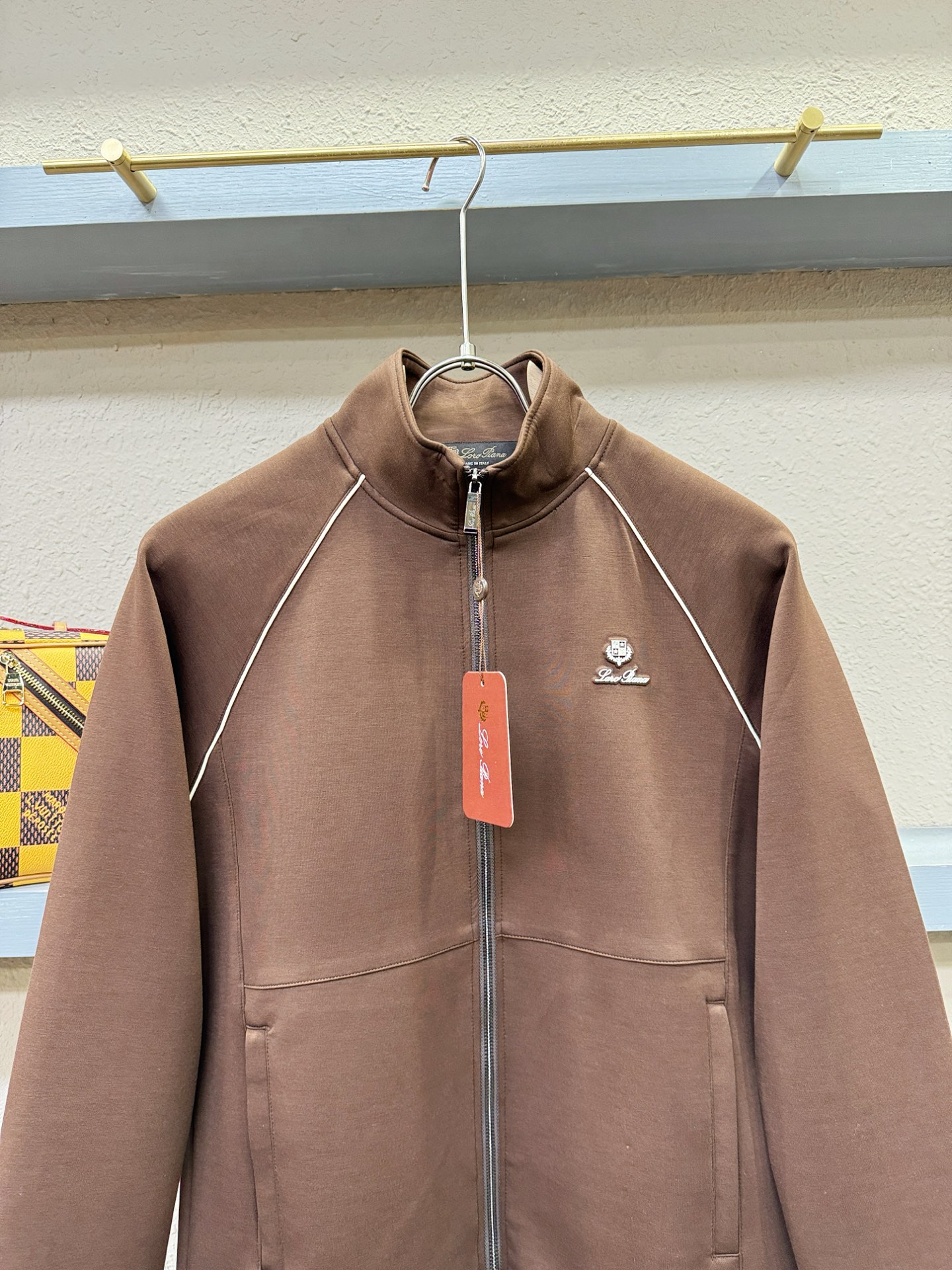 套装Loro Piana诺悠翩雅 2025秋冬新款休闲套装，细节精致高级，高级感满满。定制高端面料，上身