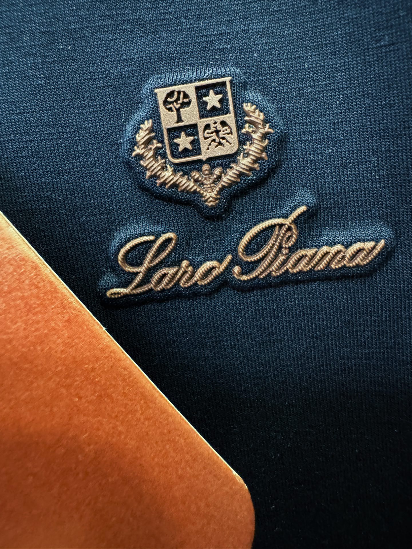 套装Loro Piana诺悠翩雅 2025秋冬新款休闲套装，细节精致高级，高级感满满。定制高端面料，上身