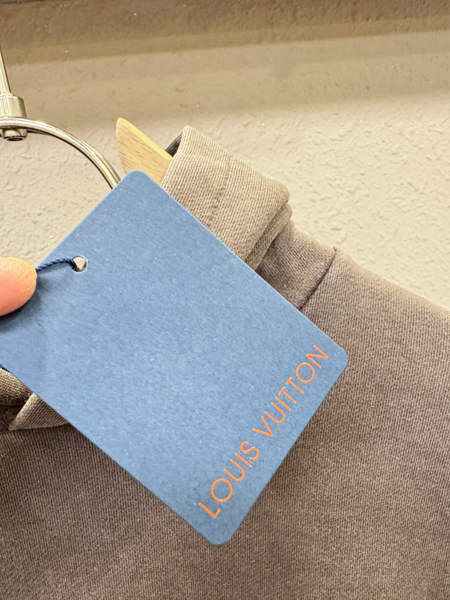 套装 LV路易威登 2025秋冬新款休闲套装，细节精致高级，高级感满满。定制高端面料，上身挺括有型，舒适