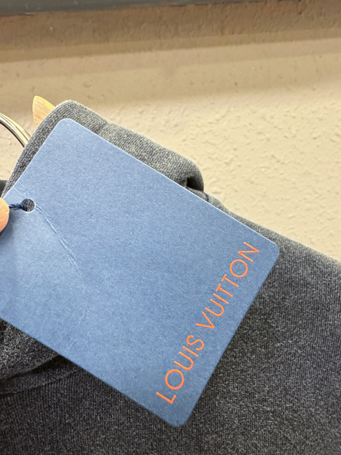 套装 LV路易威登 2025秋冬新款休闲套装，细节精致高级，高级感满满。定制高端面料，上身挺括有型，舒适