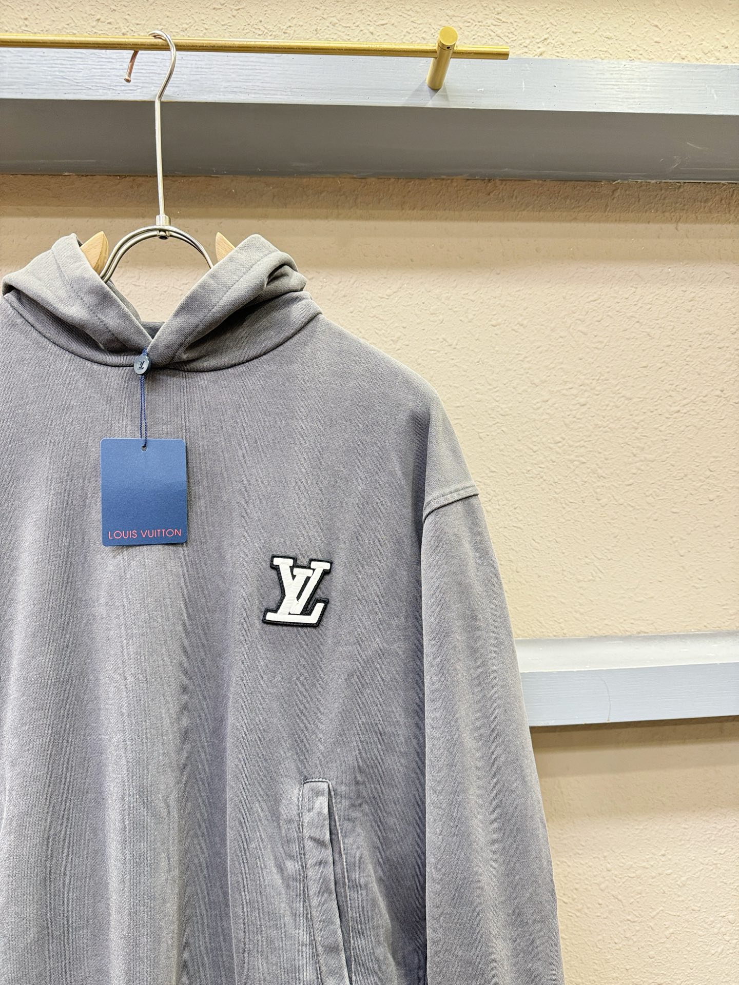 套装 LV路易威登 2025秋冬新款休闲套装，细节精致高级，高级感满满。定制高端面料，上身挺括有型，舒适