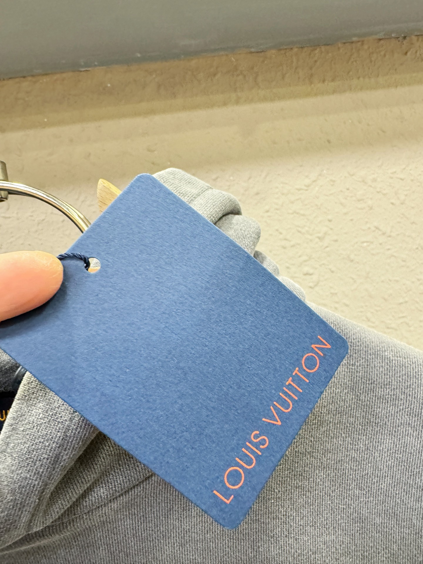 套装 LV路易威登 2025秋冬新款休闲套装，细节精致高级，高级感满满。定制高端面料，上身挺括有型，舒适