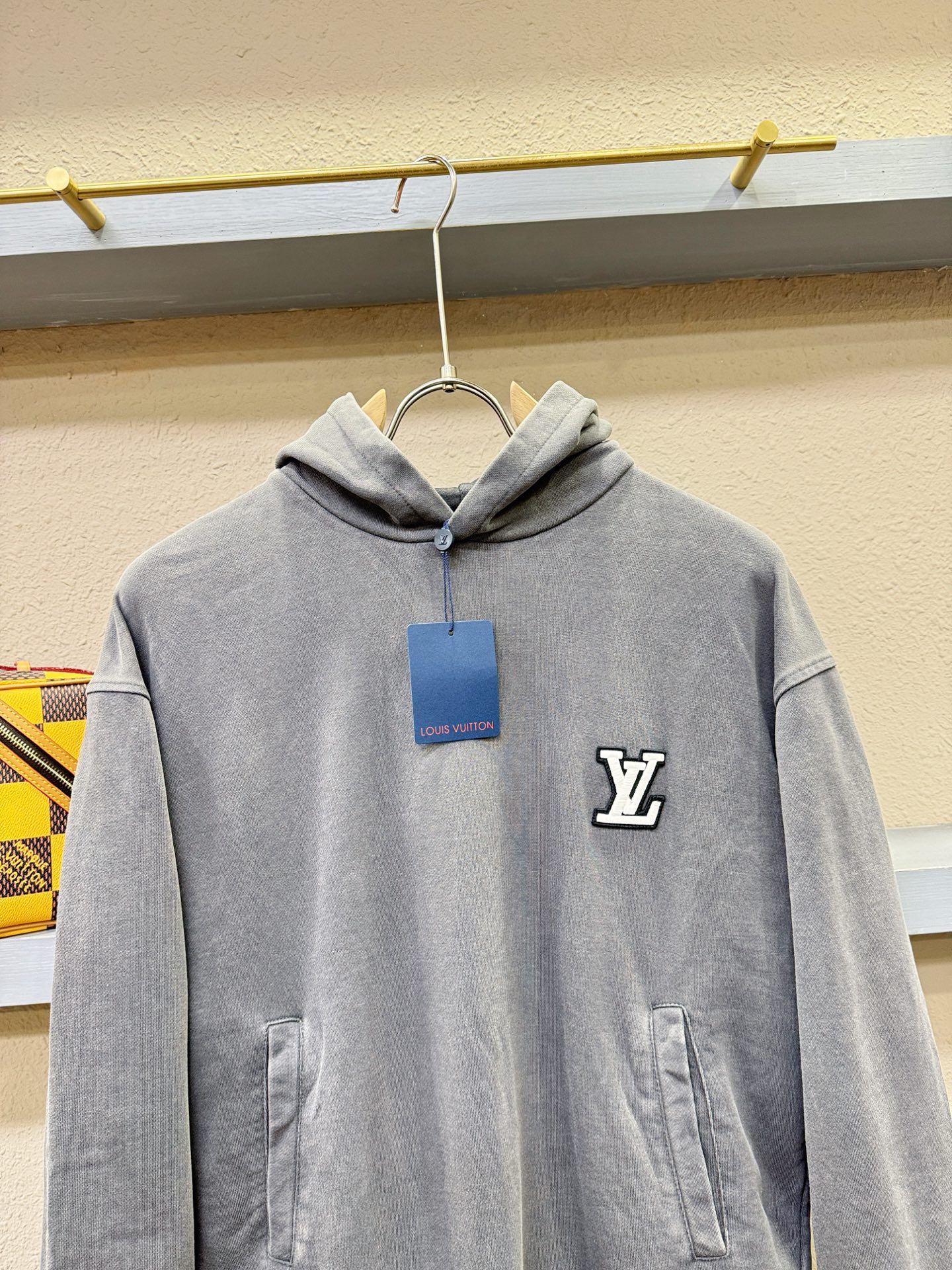 套装 LV路易威登 2025秋冬新款休闲套装，细节精致高级，高级感满满。定制高端面料，上身挺括有型，舒适