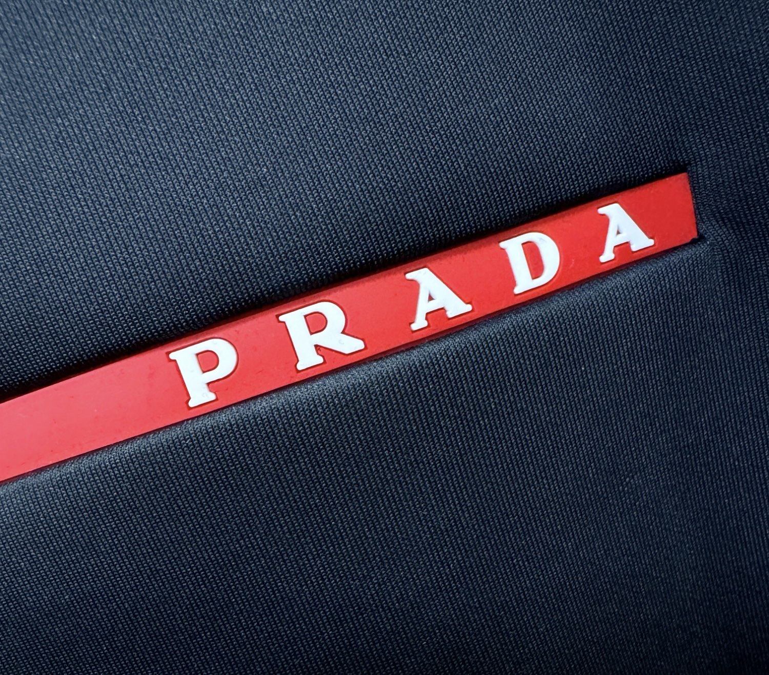 套装(带防尘袋) PRADA 普拉达 2025秋冬新款休闲套装，细节精致高级，高级感满满。定制高端面料，