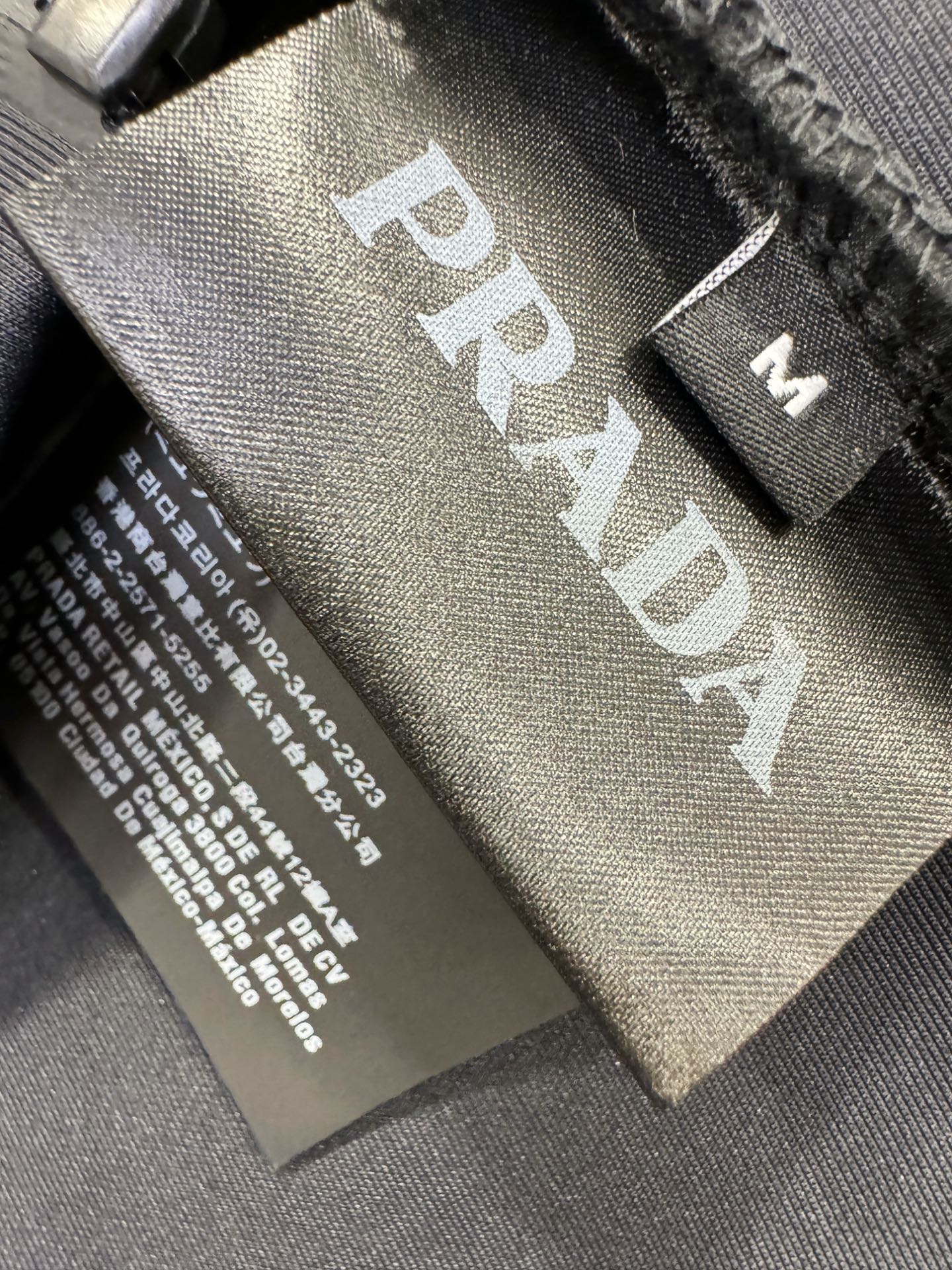 套装(带防尘袋) PRADA 普拉达 2025秋冬新款休闲套装，细节精致高级，高级感满满。定制高端面料，