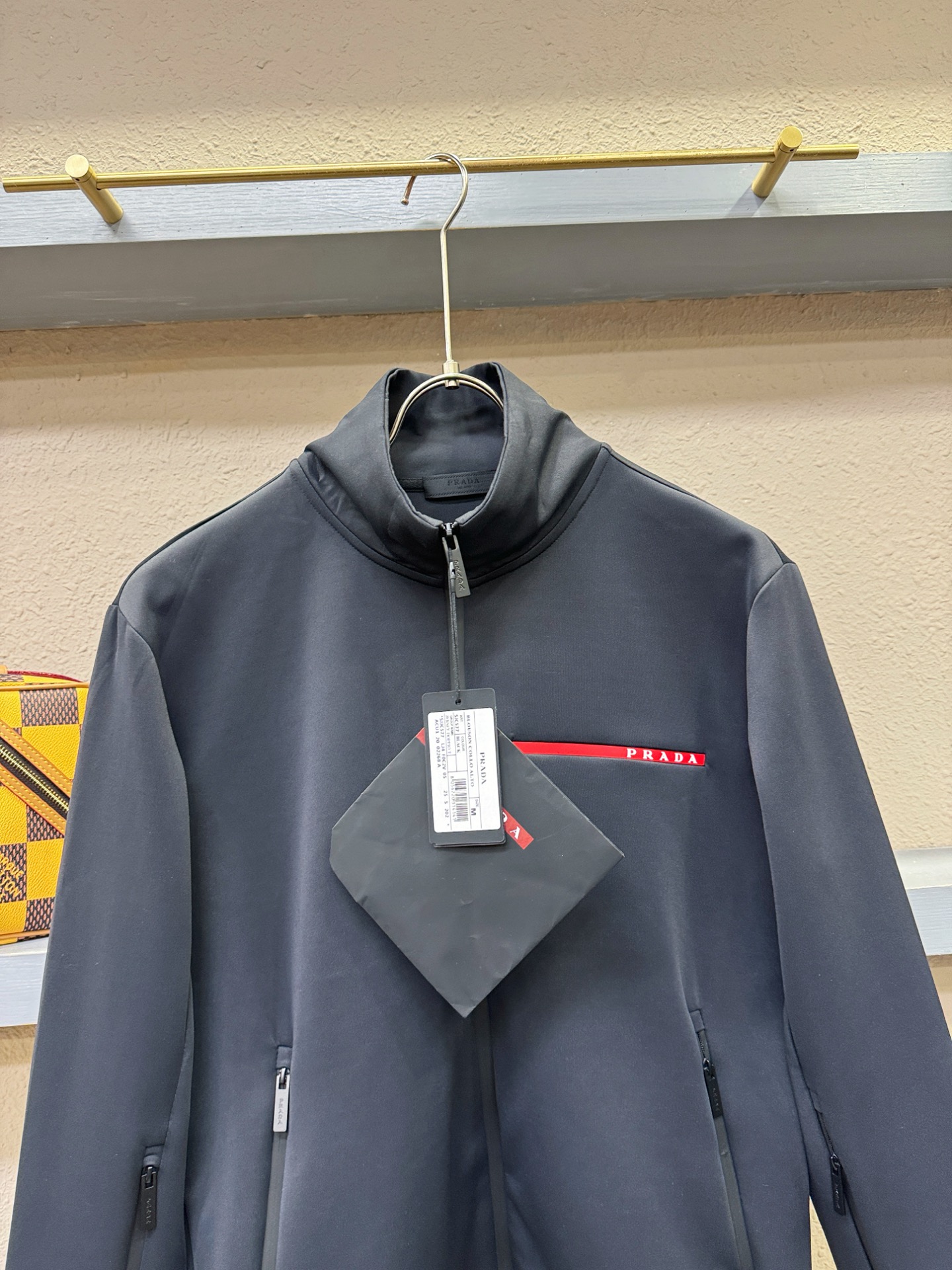 套装(带防尘袋) PRADA 普拉达 2025秋冬新款休闲套装，细节精致高级，高级感满满。定制高端面料，