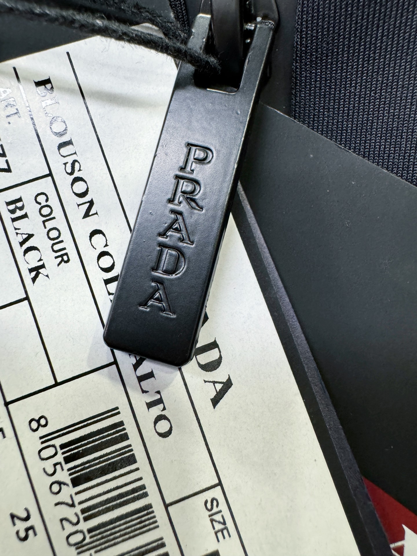 套装(带防尘袋) PRADA 普拉达 2025秋冬新款休闲套装，细节精致高级，高级感满满。定制高端面料，