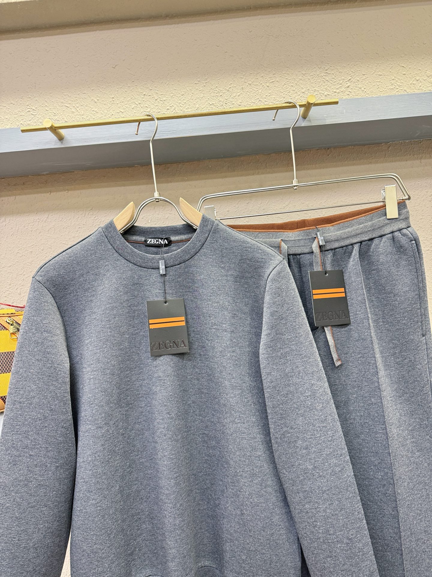 套装 Ermenegildo Zeg*a杰*亚 2025秋冬新款休闲套装，细节精致高级，高级感满满。定制