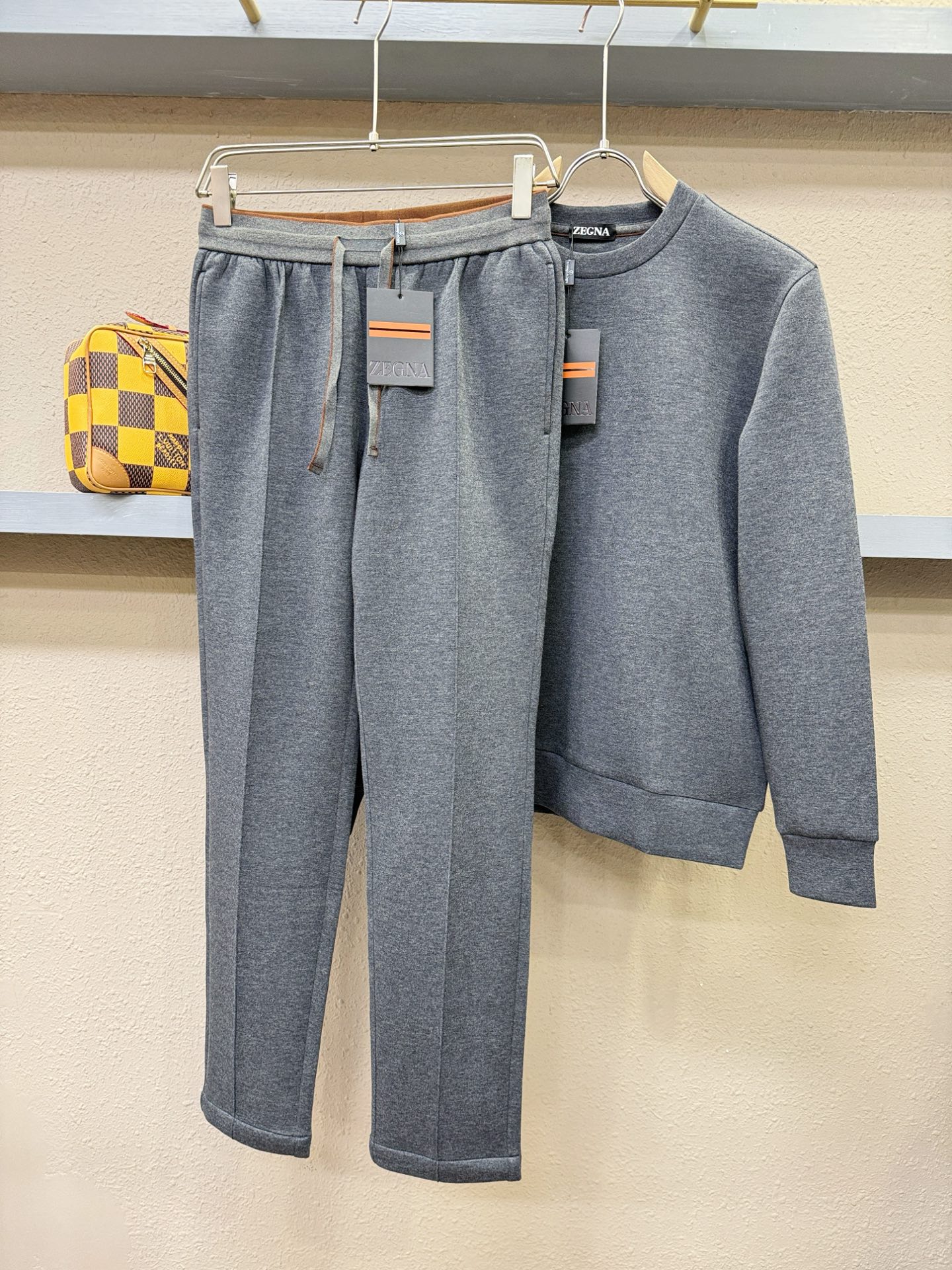 套装 Ermenegildo Zeg*a杰*亚 2025秋冬新款休闲套装，细节精致高级，高级感满满。定制